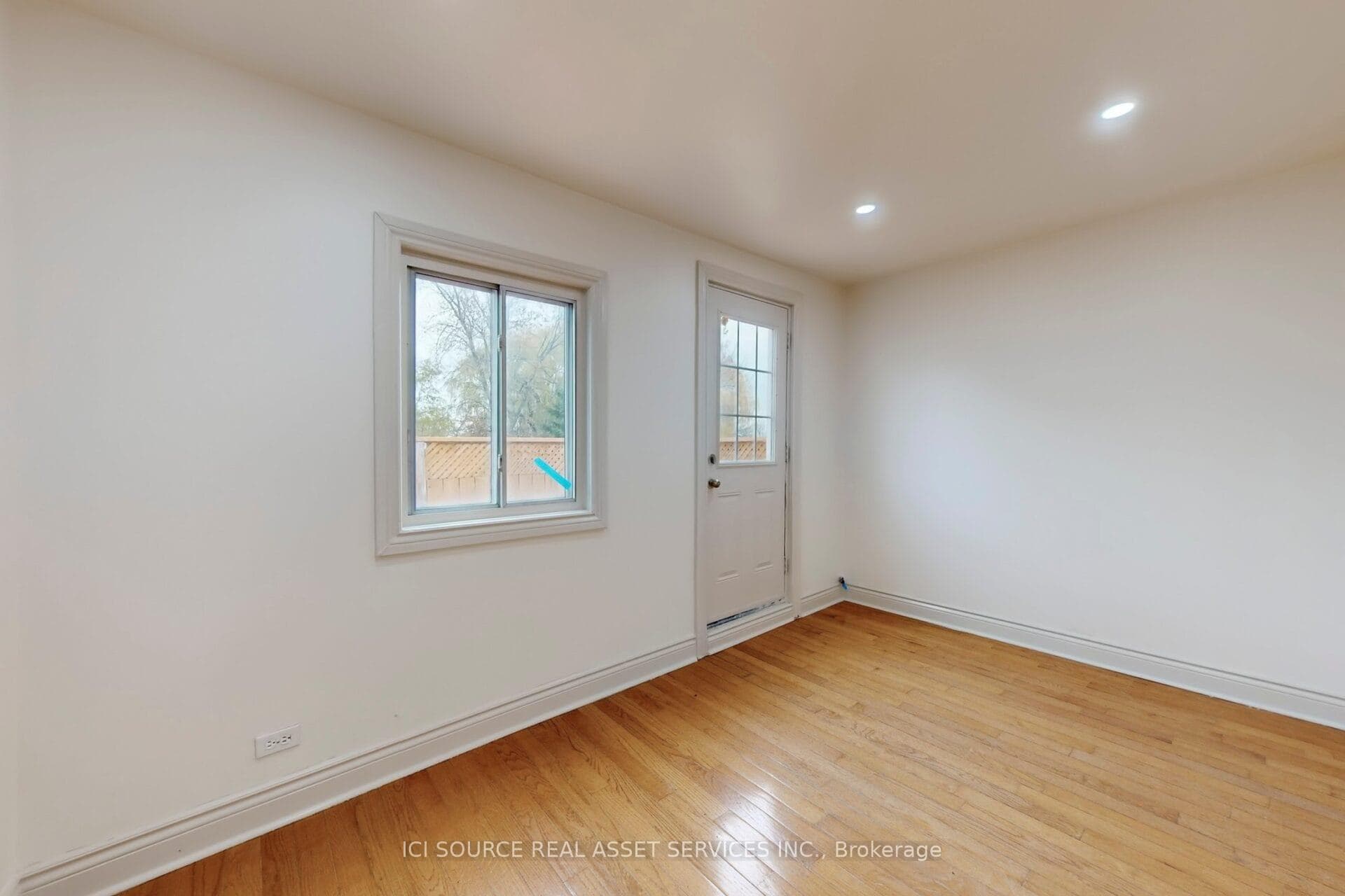 463 Pape Avenue Unit Upper photo 33