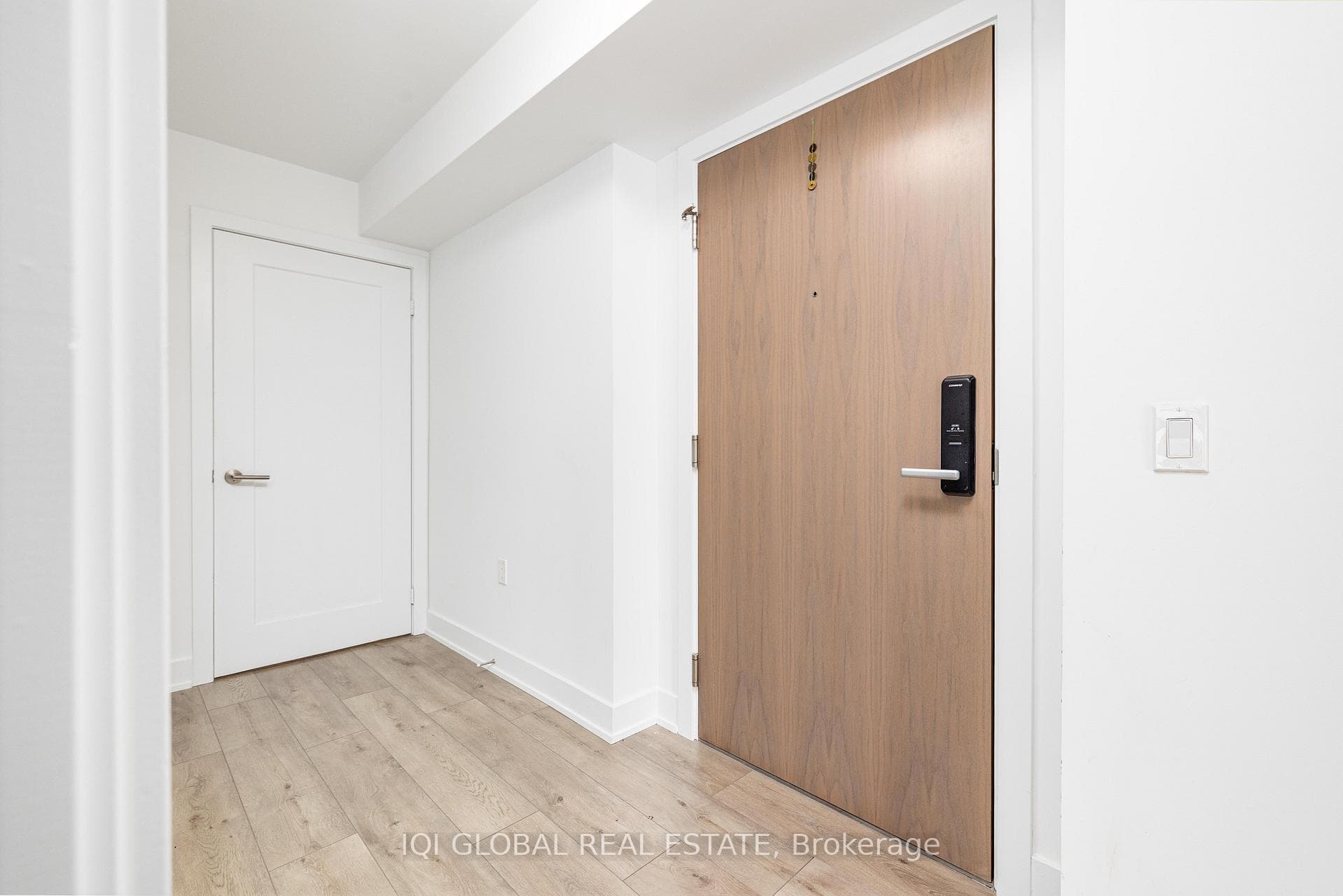 585 Bloor Street Unit 922 photo 13