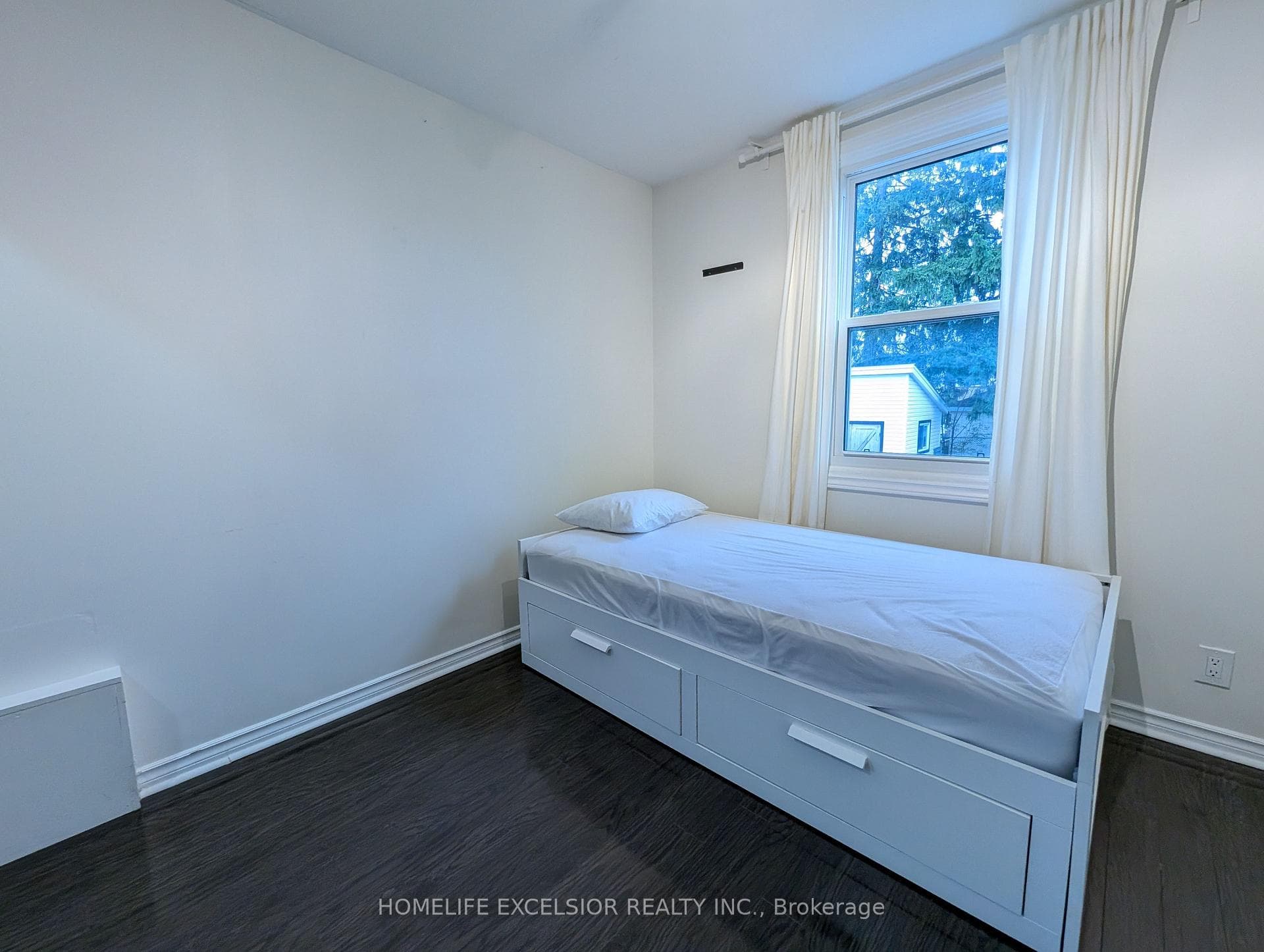 4 Albert Street photo 21