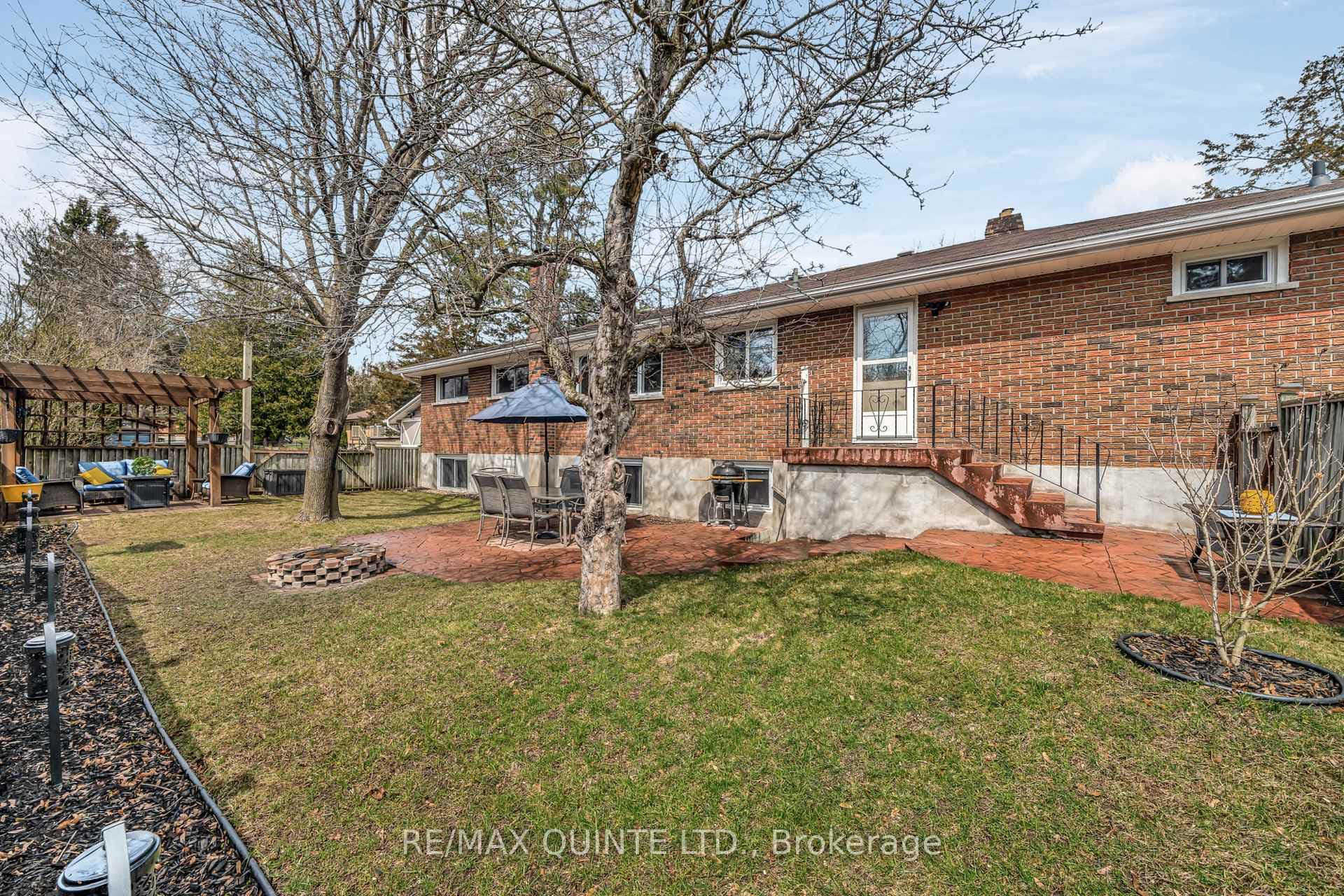 52 Gates Avenue photo 33