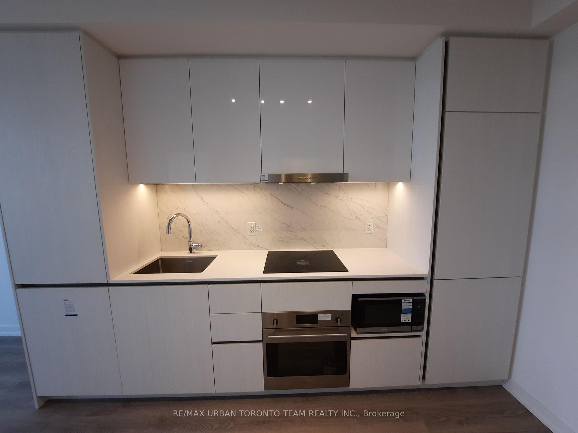 8 Interchange Way Unit 1503 photo 7