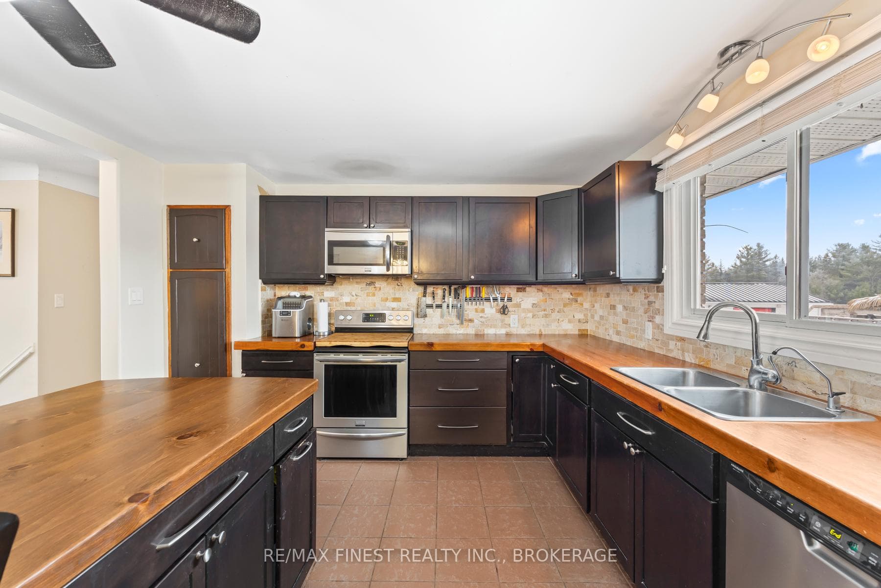 2060 Westbrook Road photo 30