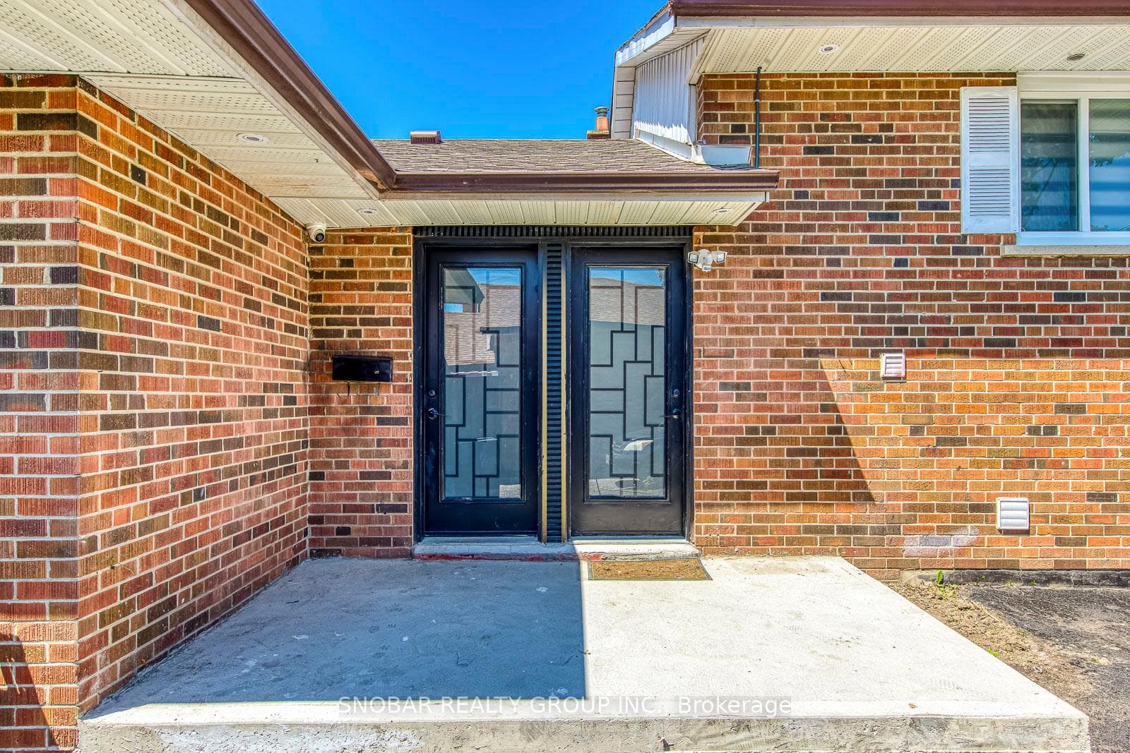 99 Jeffcoat Drive photo 3