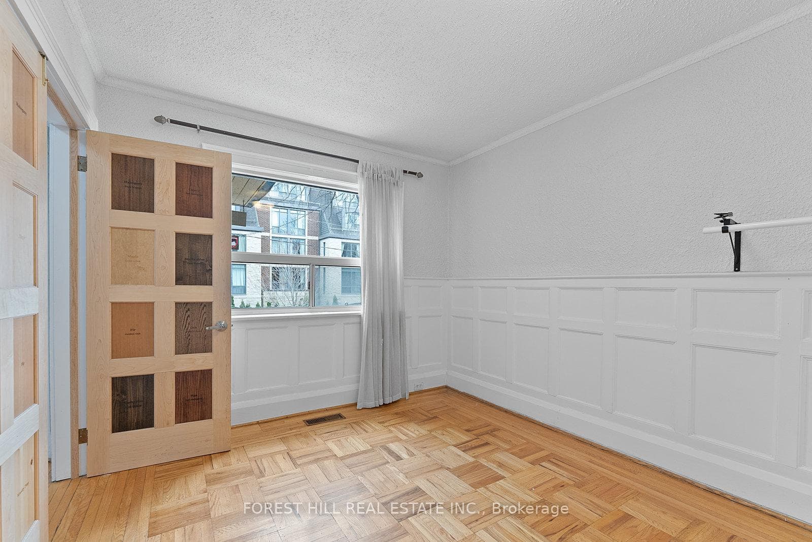 1068 Avenue Road Unit Unit A photo 13