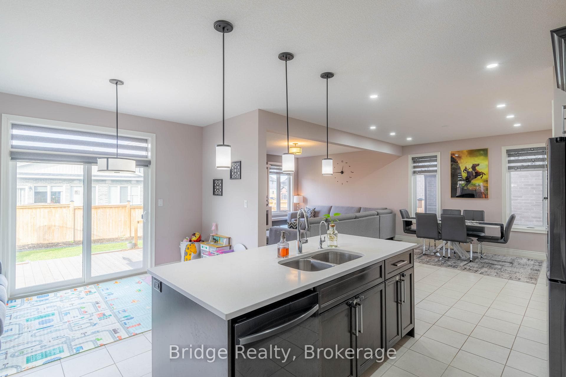 20 MONTGOMERY Way photo 15