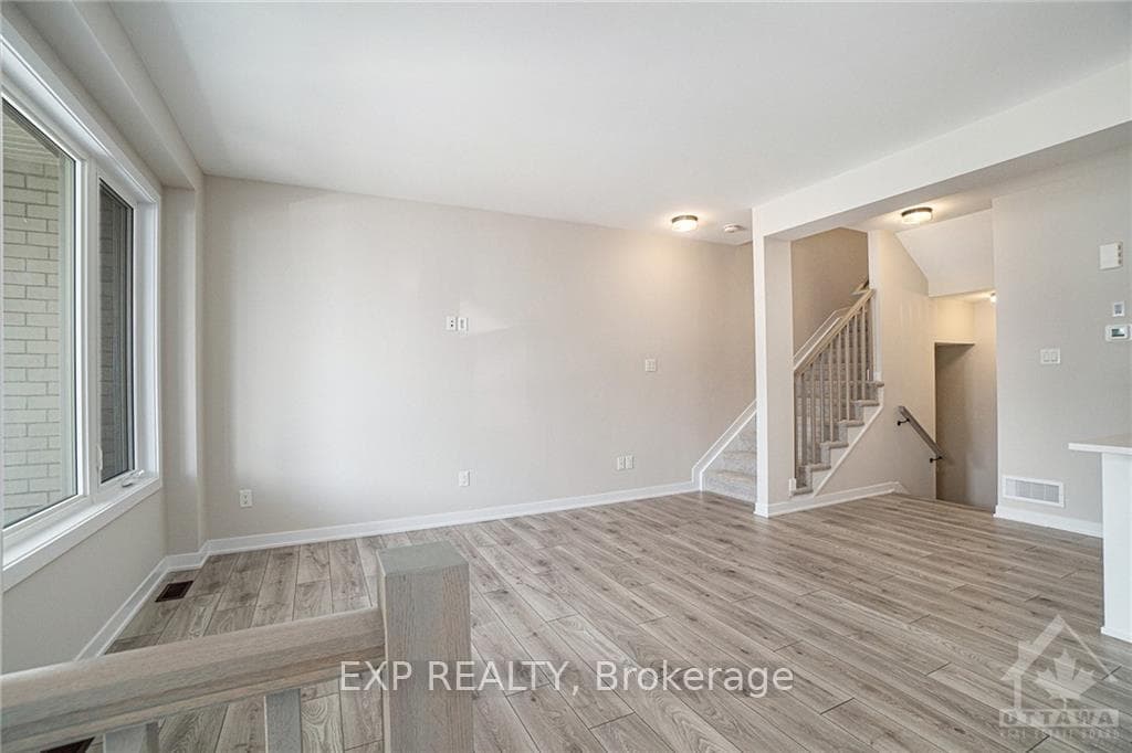 131 BEEBALM Crescent photo 10