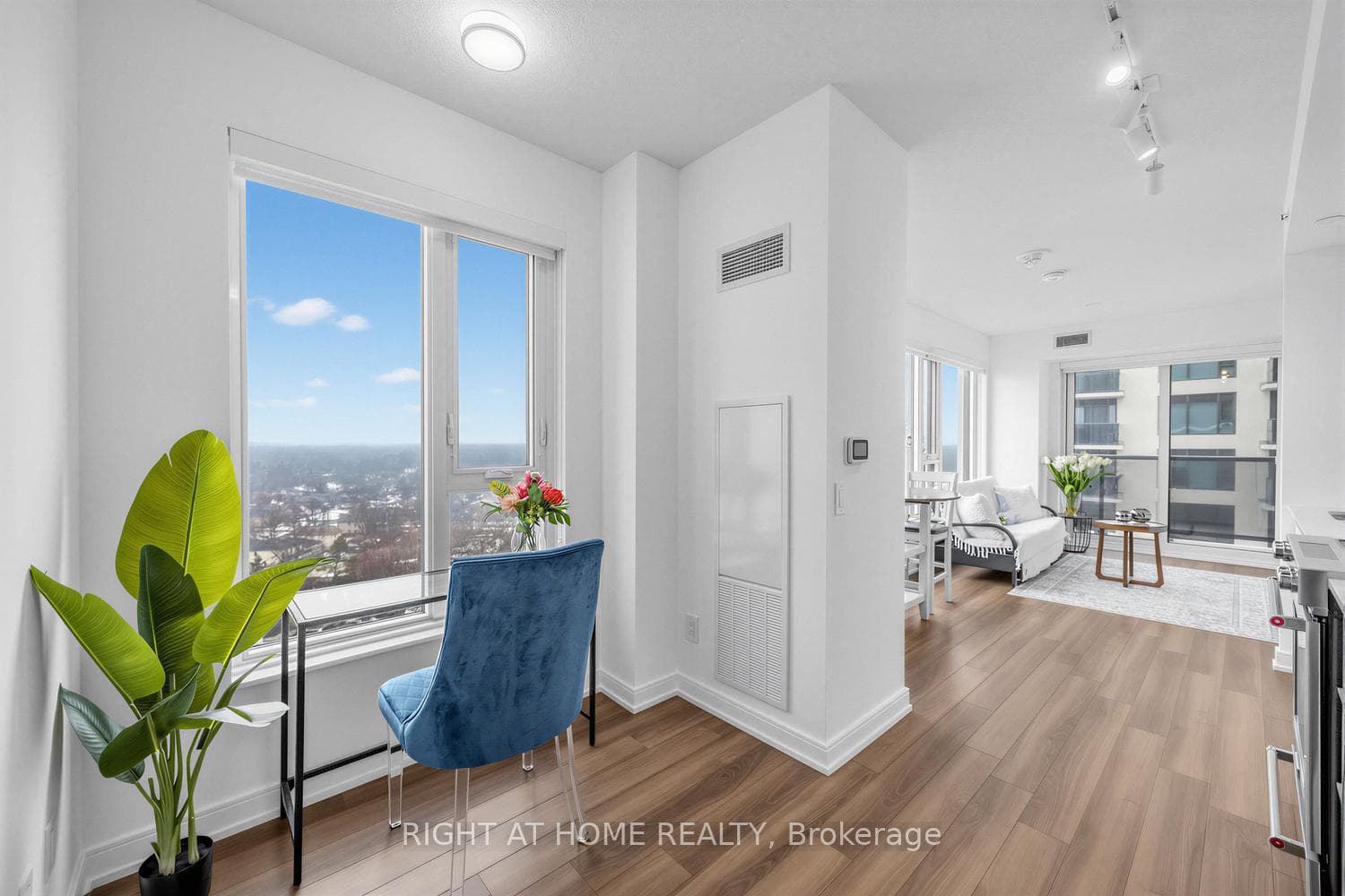 30 Samuel Wood Way Unit 1404 photo 11