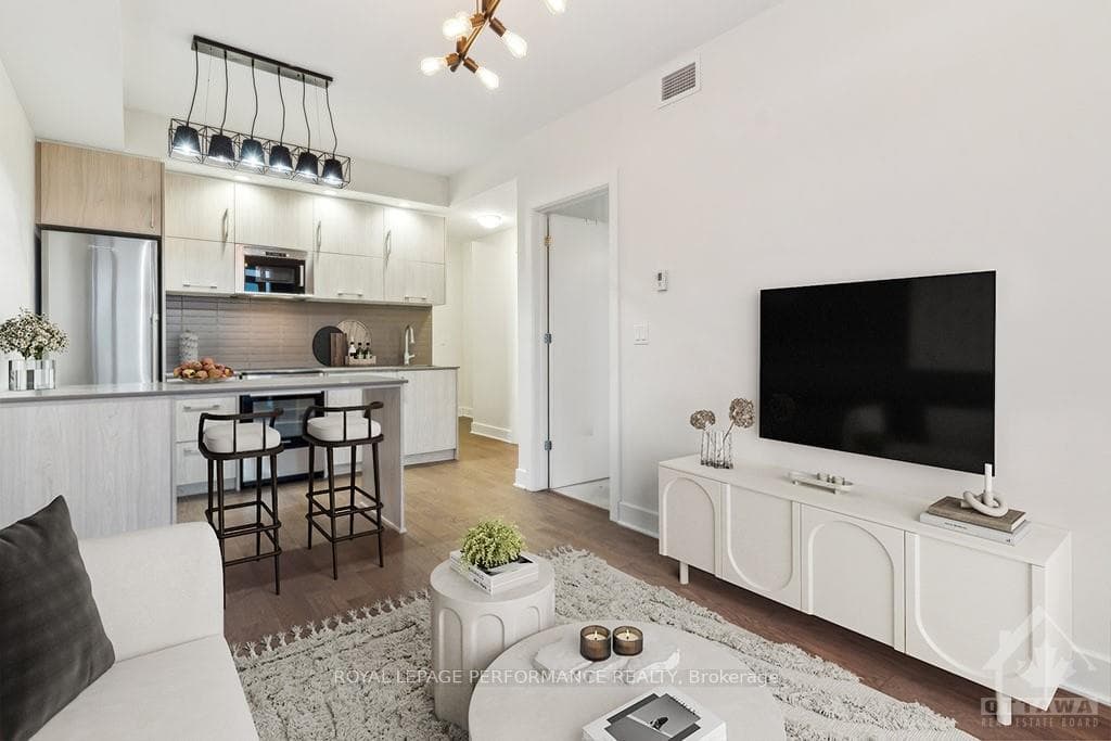 255 BAY Street Unit 813 photo 11