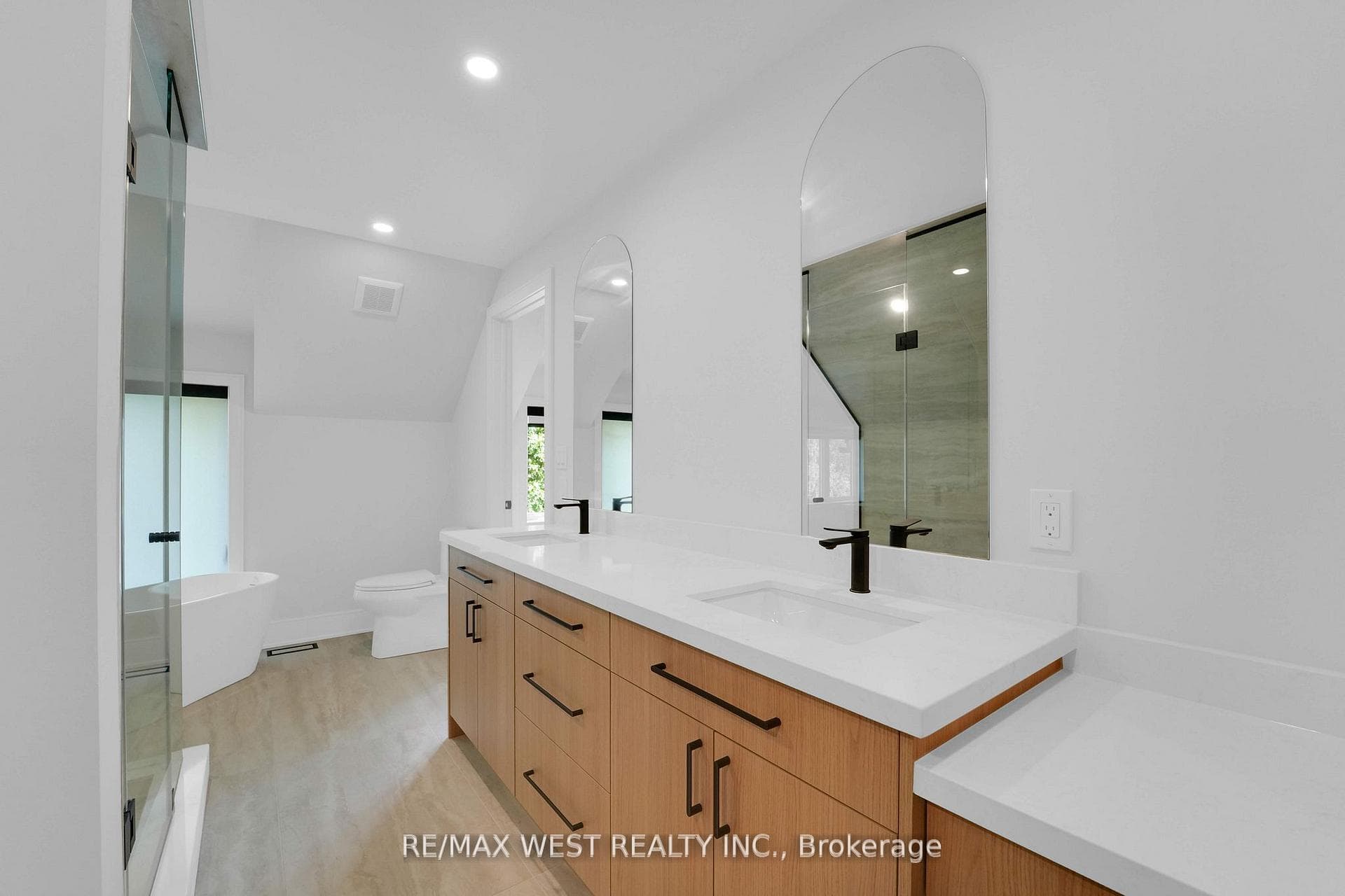 35A Frances Avenue photo 29
