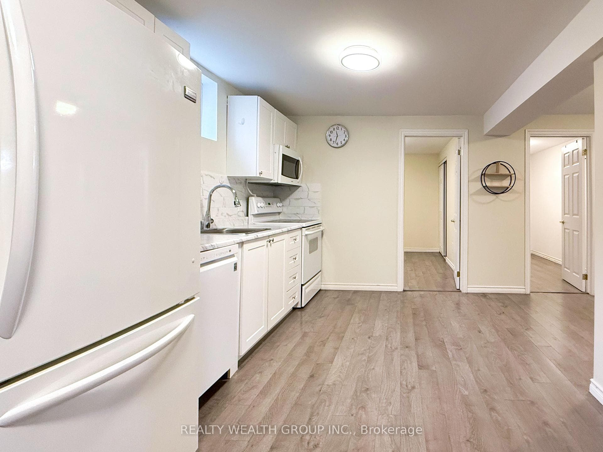 61 Stollar Boulevard Unit Lower photo 4