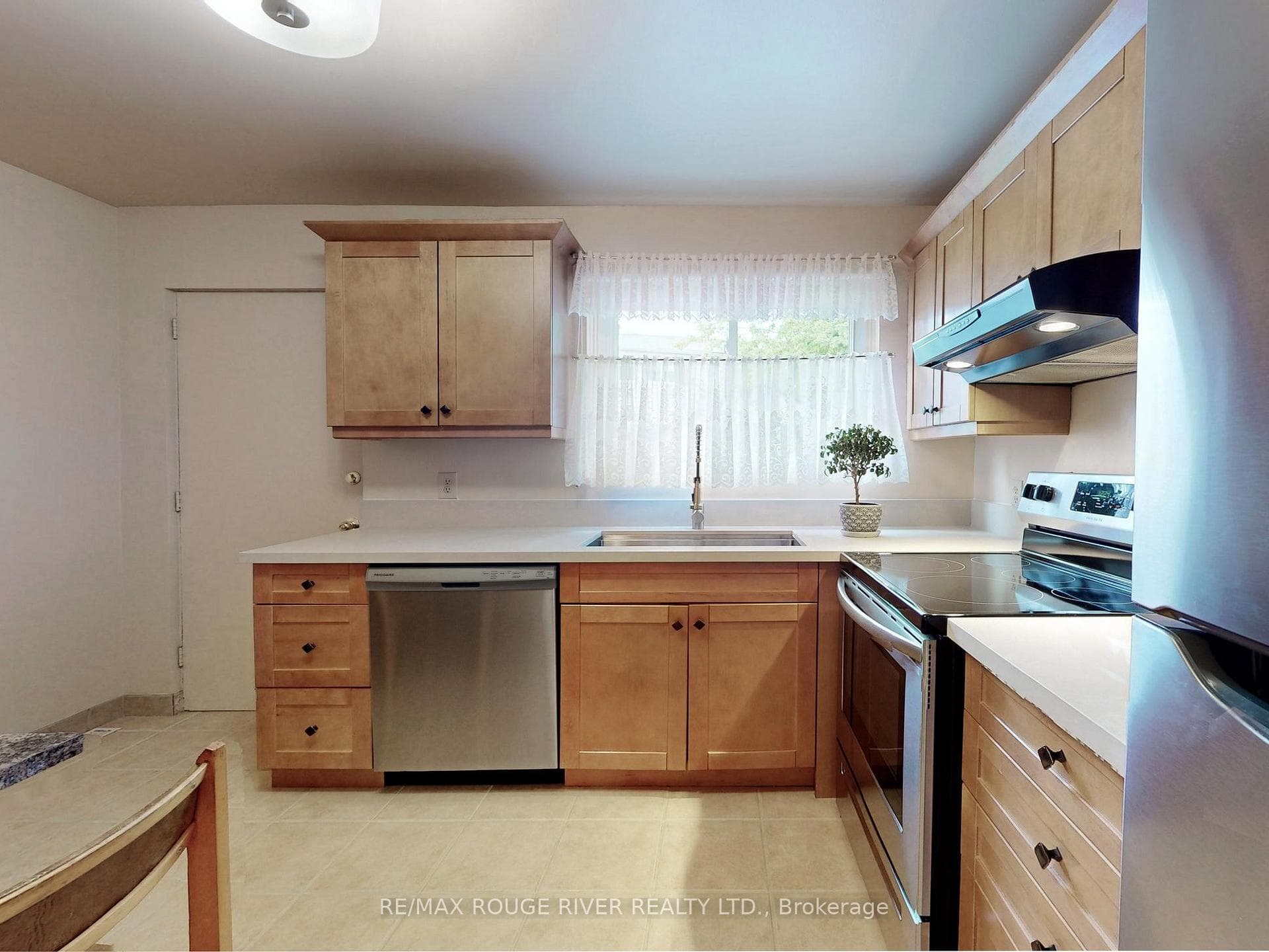 296 Burrows Hall Boulevard photo 7