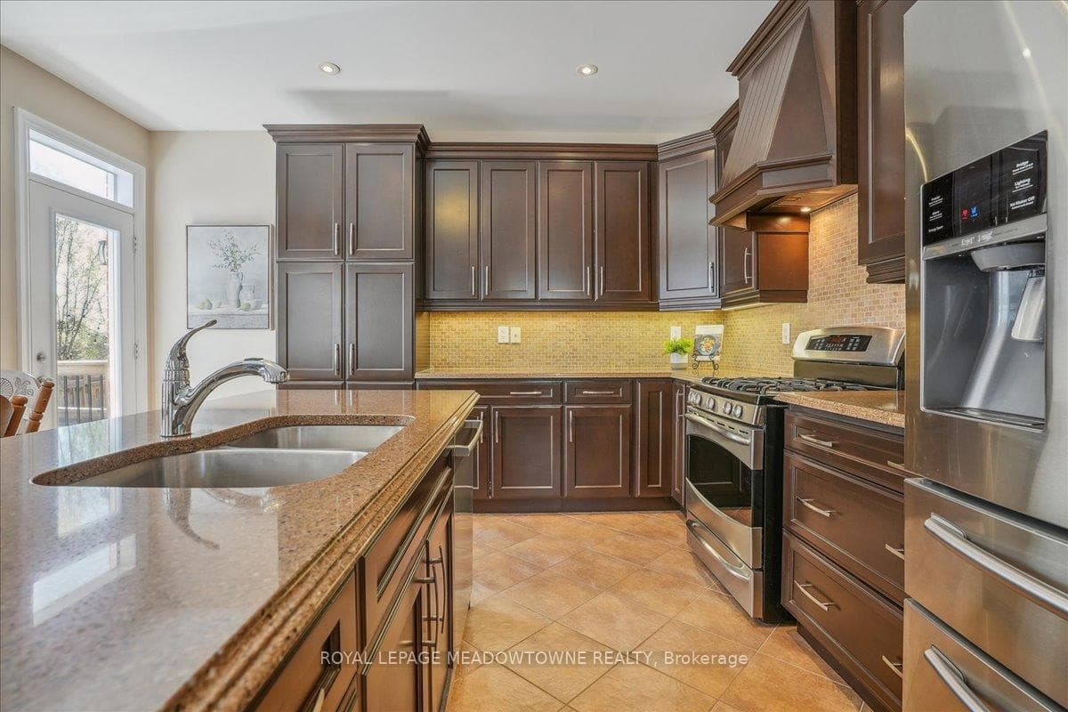 391 Wettlaufer Terrace photo 14