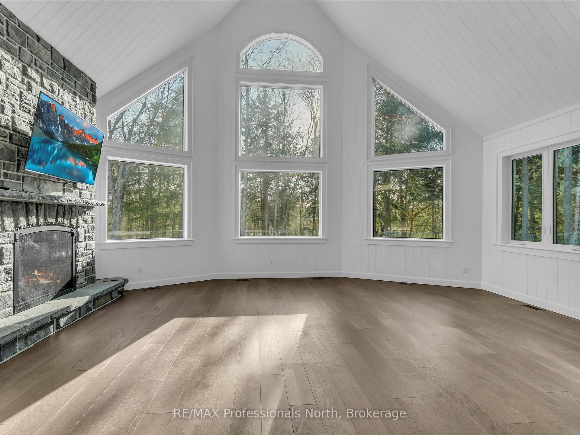 7 MUSKOKA PINES Road photo 2