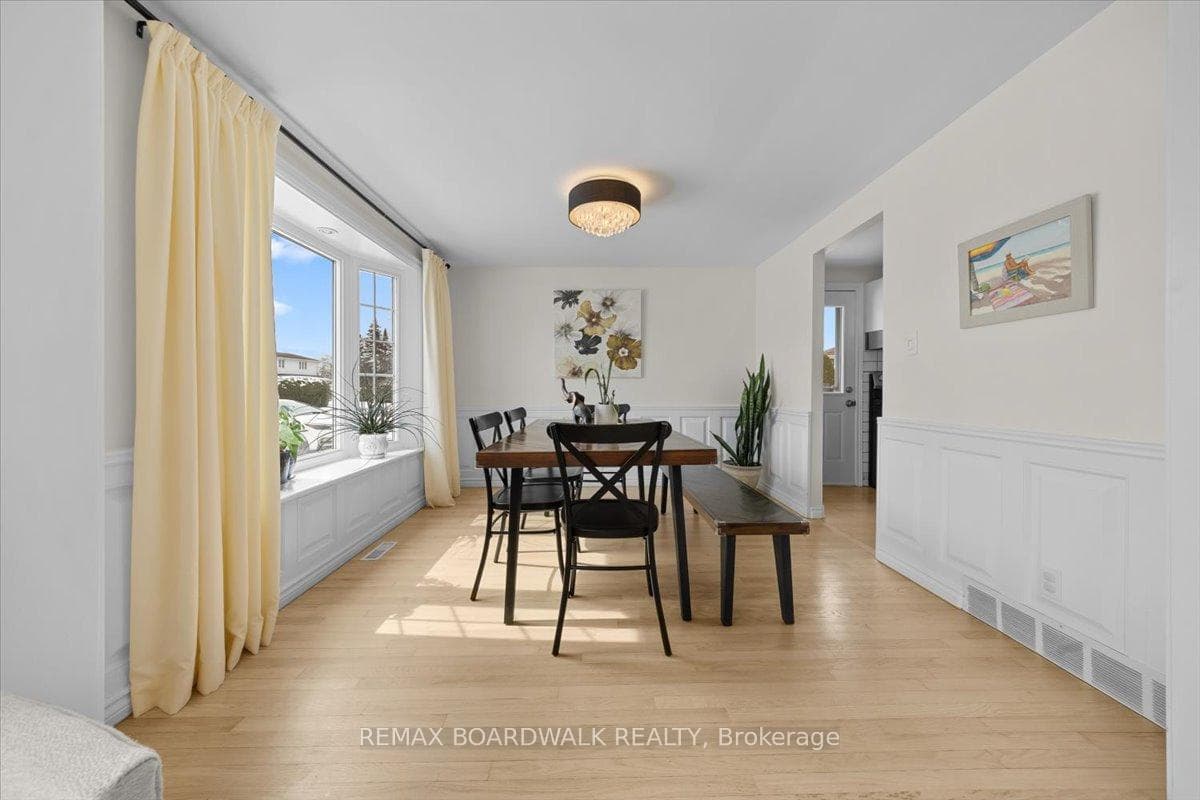 373 Hatfield Crescent photo 12