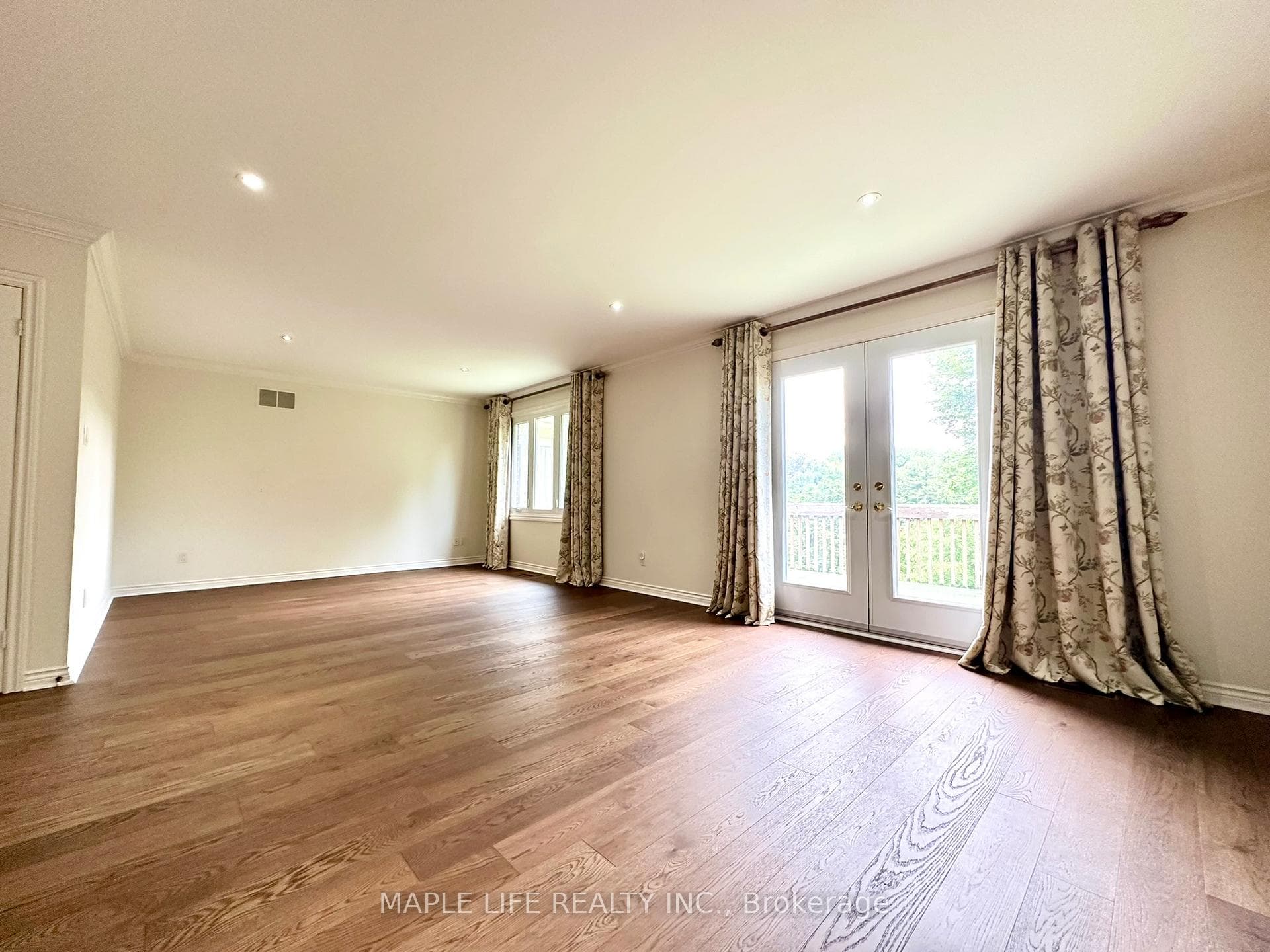 52 Prince Edward Boulevard photo 22