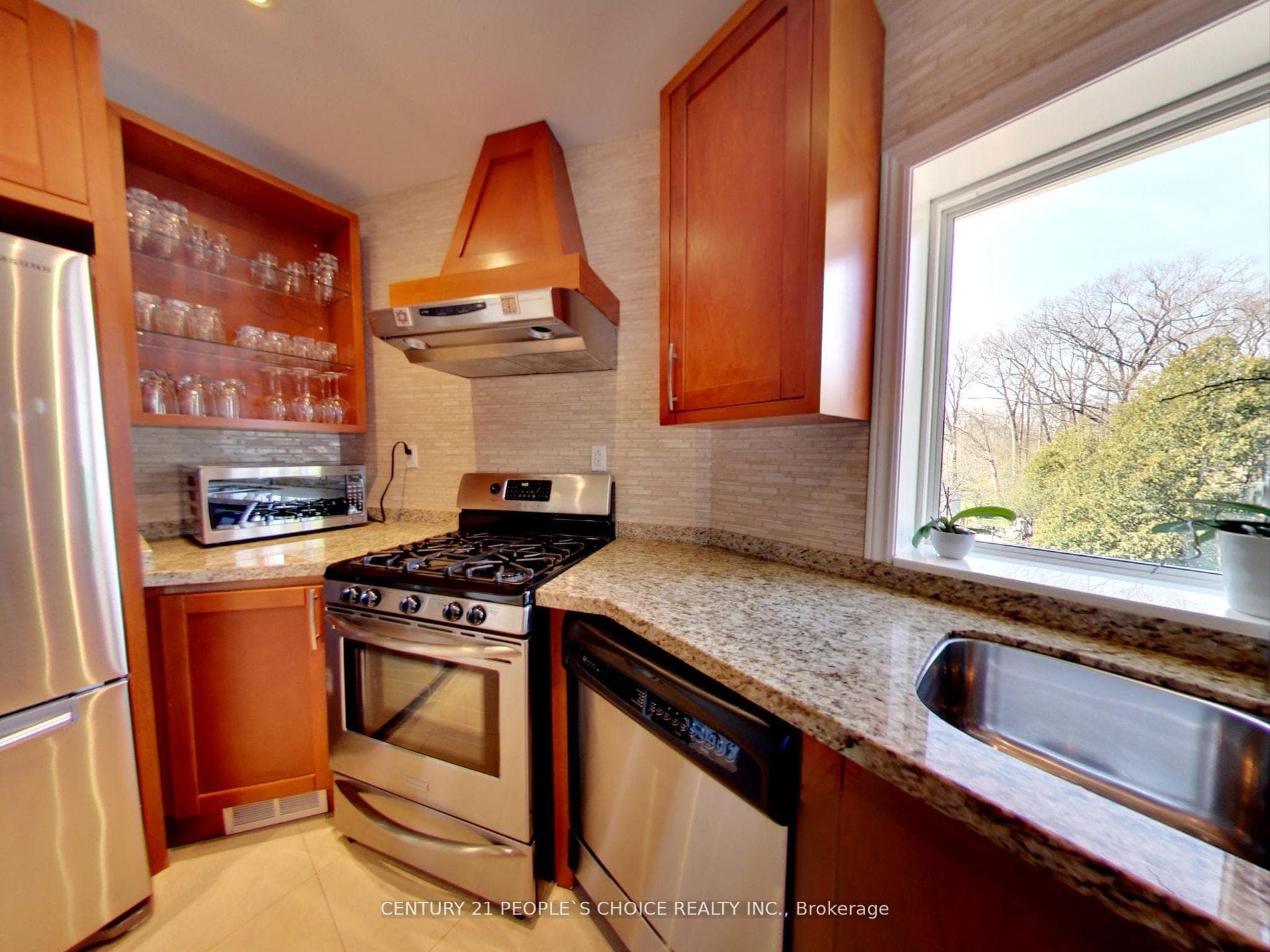 63 Stephen Drive photo 3