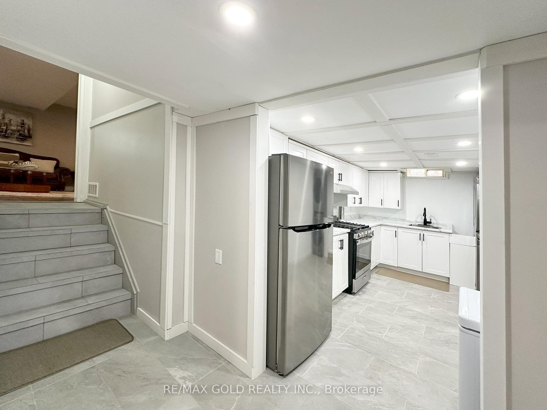95 Leggett Crescent photo 18