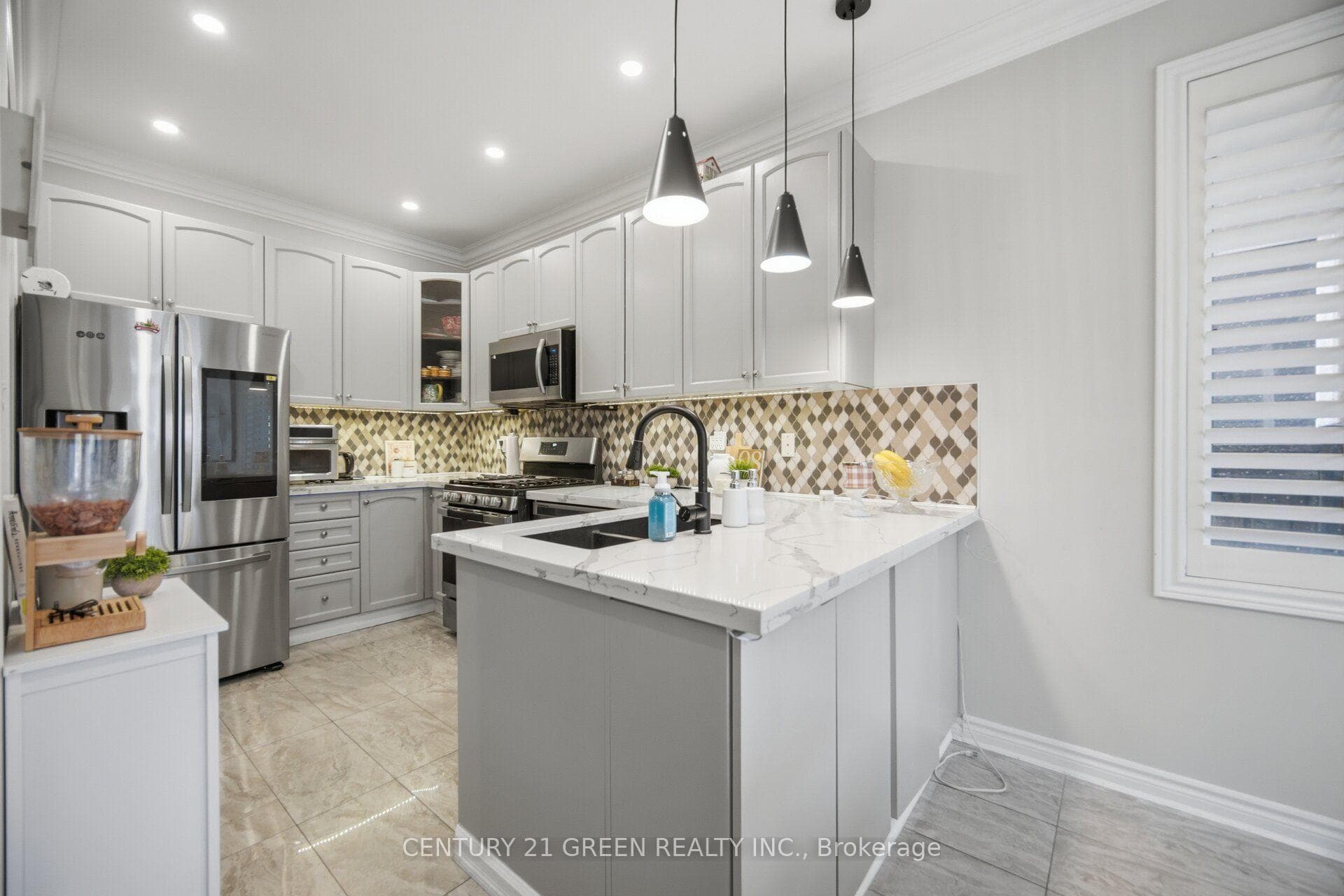 399 Savoline Boulevard photo 20