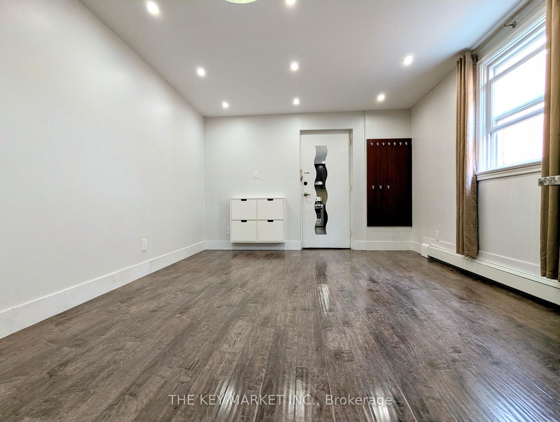 211 St Clements Avenue Unit 2 photo 3