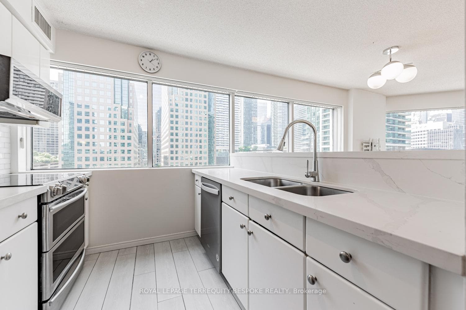 10 Queens Quay Unit 811 photo 8