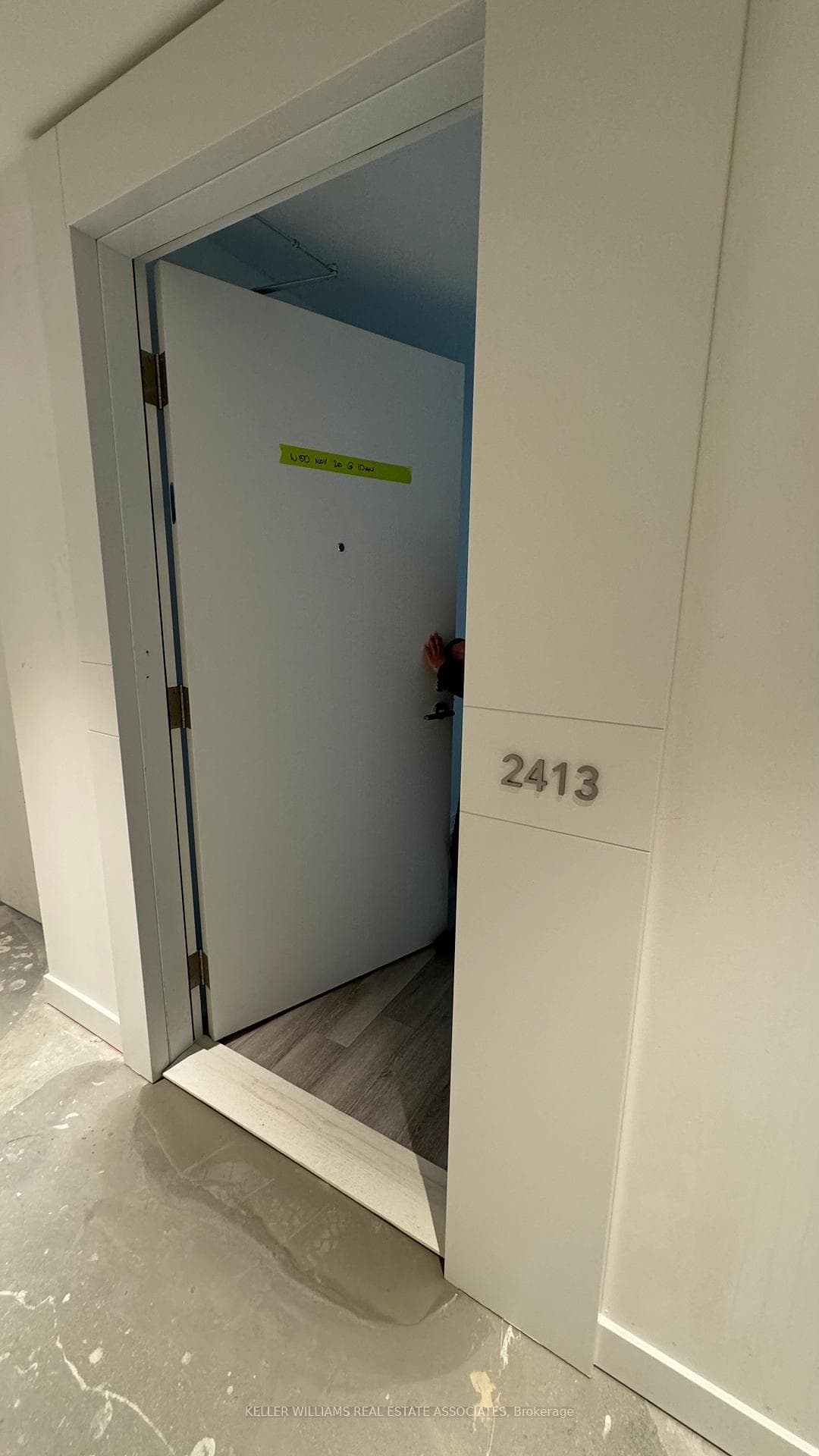 230 simcoe Street Unit 2413 photo 2