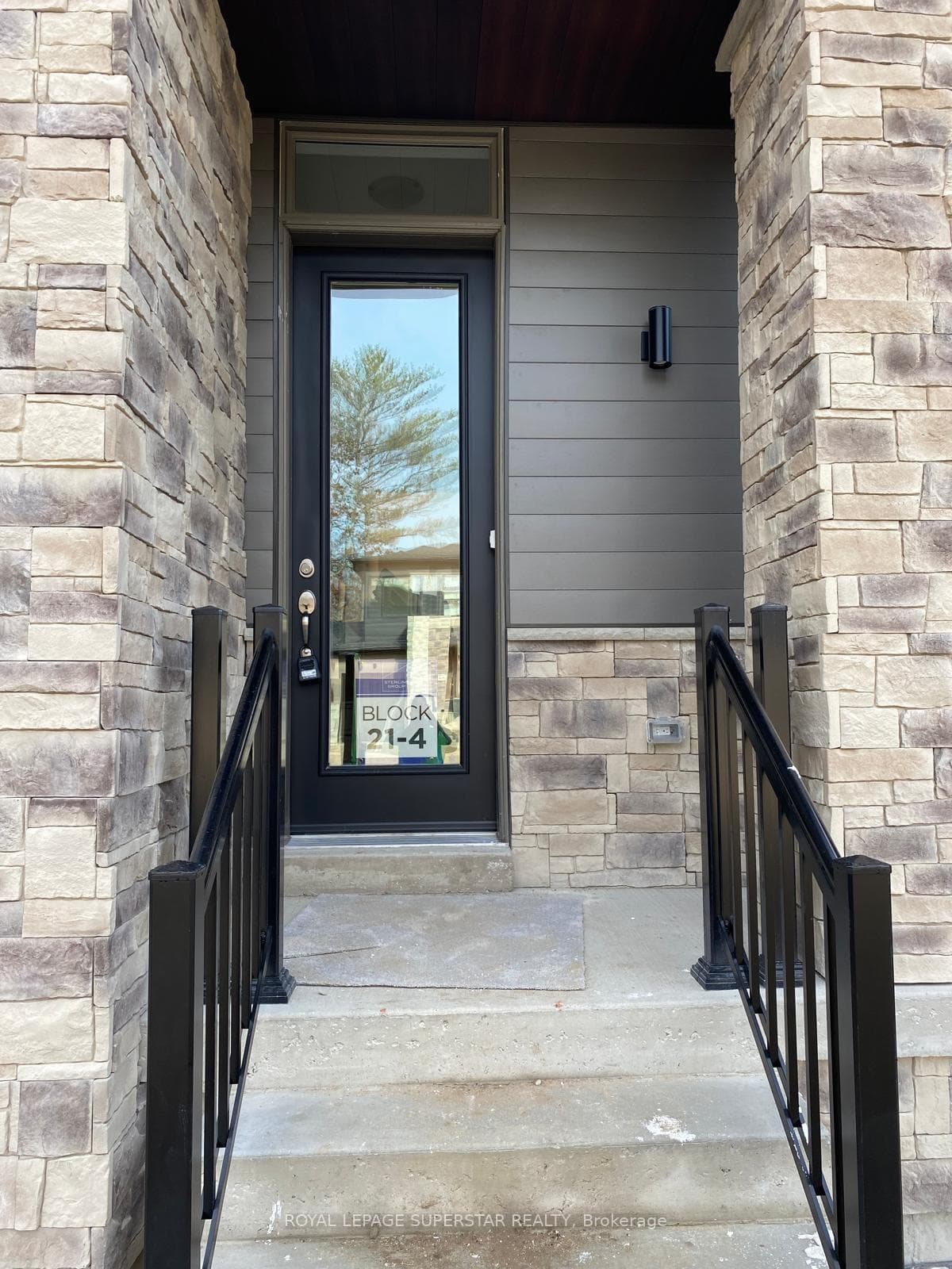 19 Eberhardt Drive photo 2
