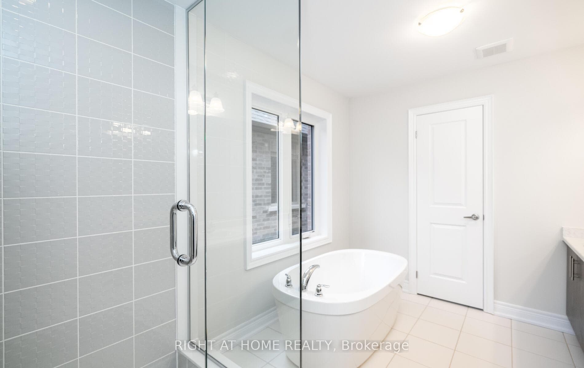 90 Deer Ridge Crescent photo 13