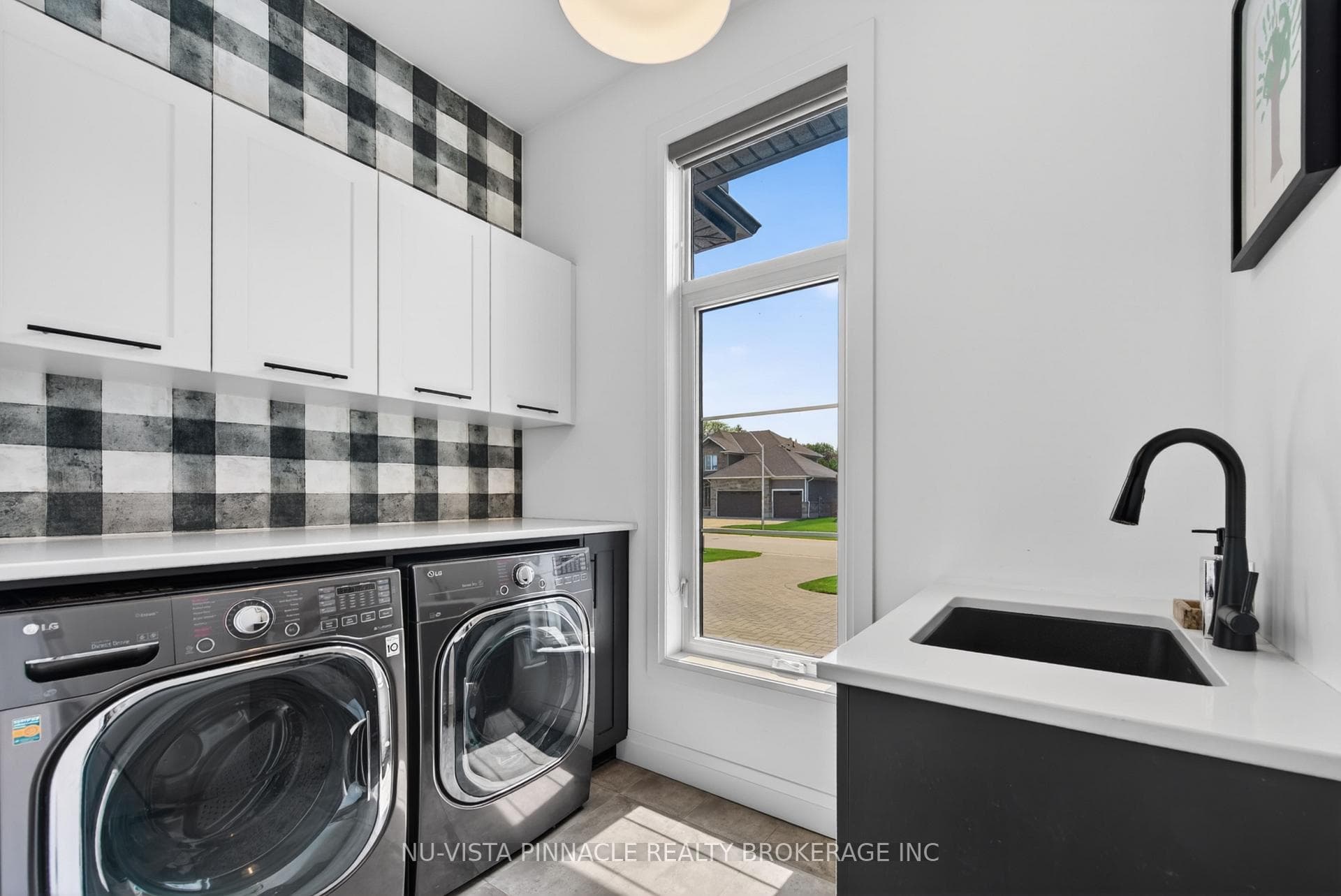 2572 LUCAS Avenue photo 20