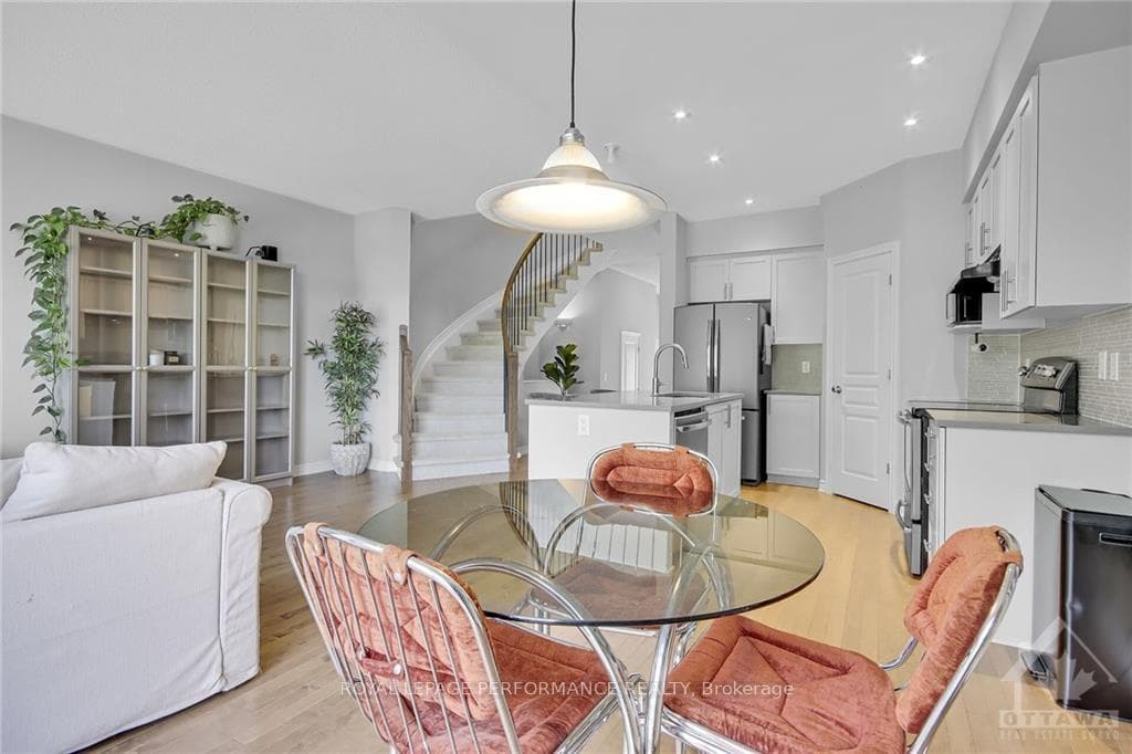 332 MELODIE Street photo 6
