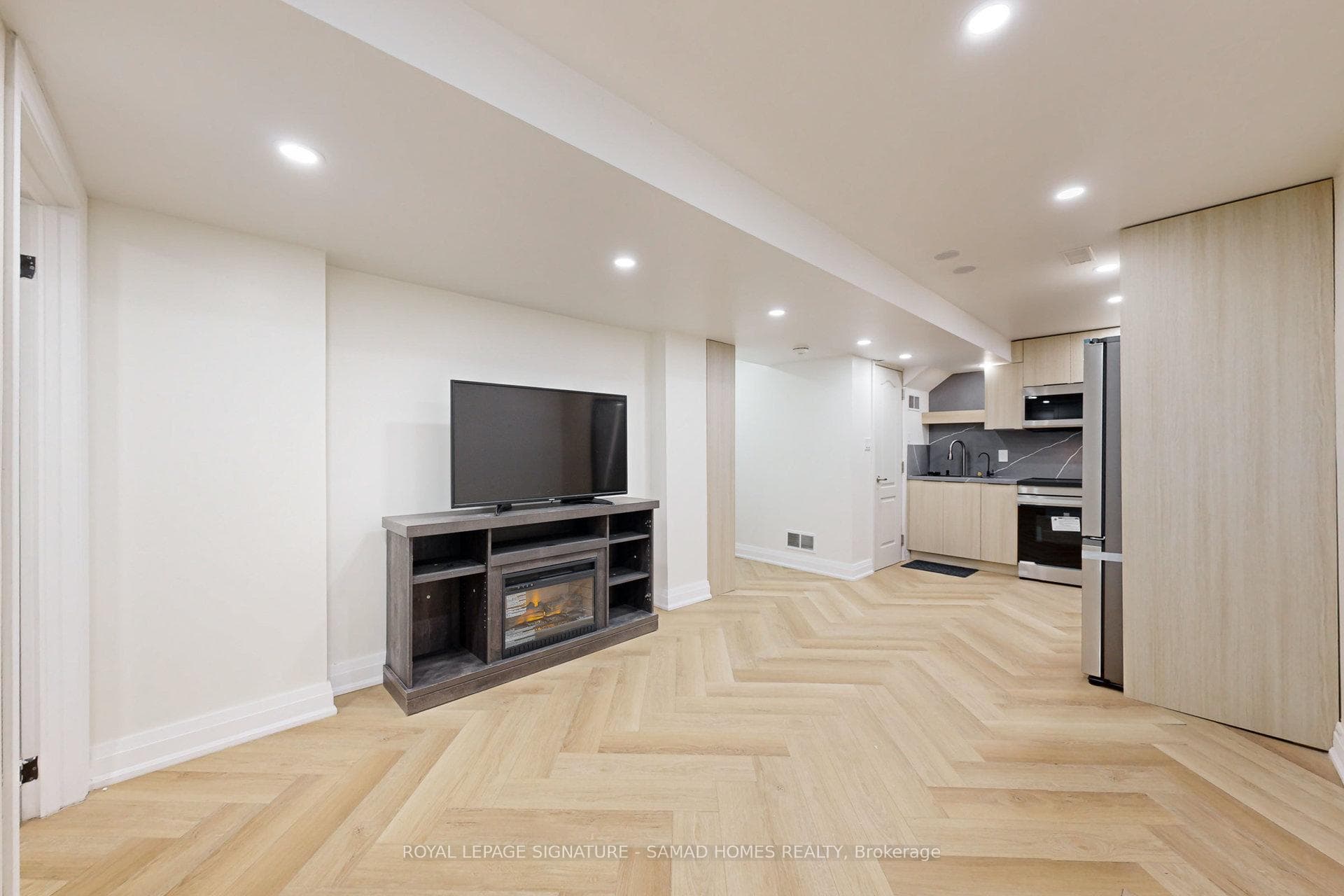 1184 Cobban Road Unit Bsmt photo 4