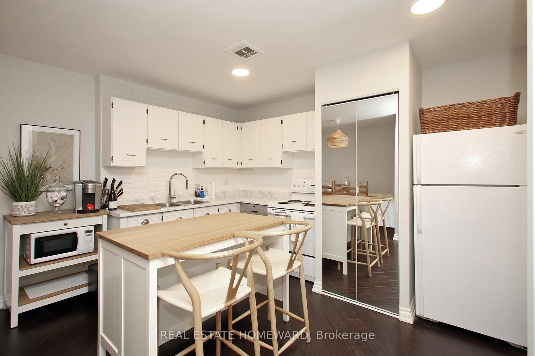 Full Kitchen
