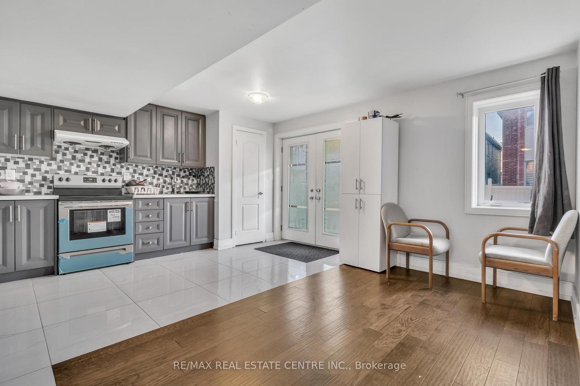 56 Hendricks Crescent photo 33