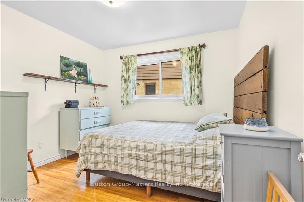 4 BARCLAY Road photo 19