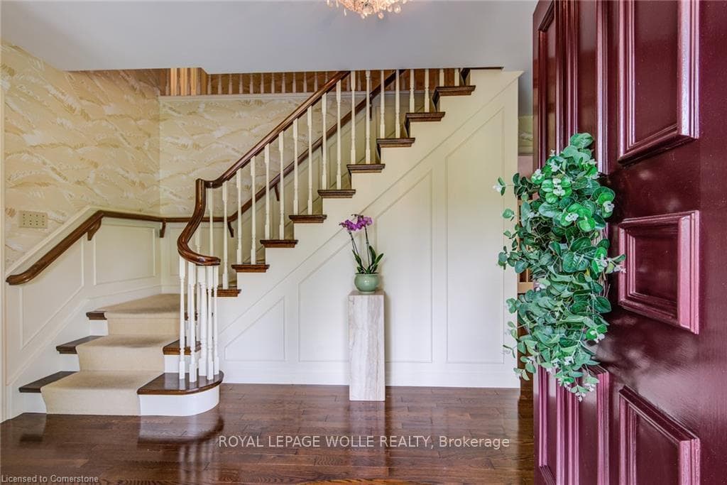 368 Warrington Drive photo 6