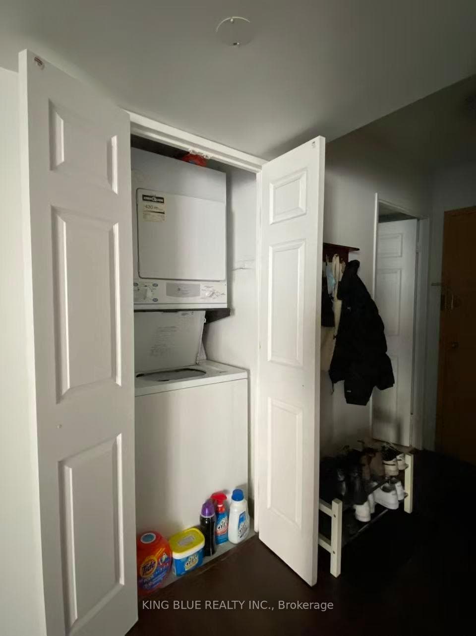 24 Wellesley Street Unit 1809 photo 11