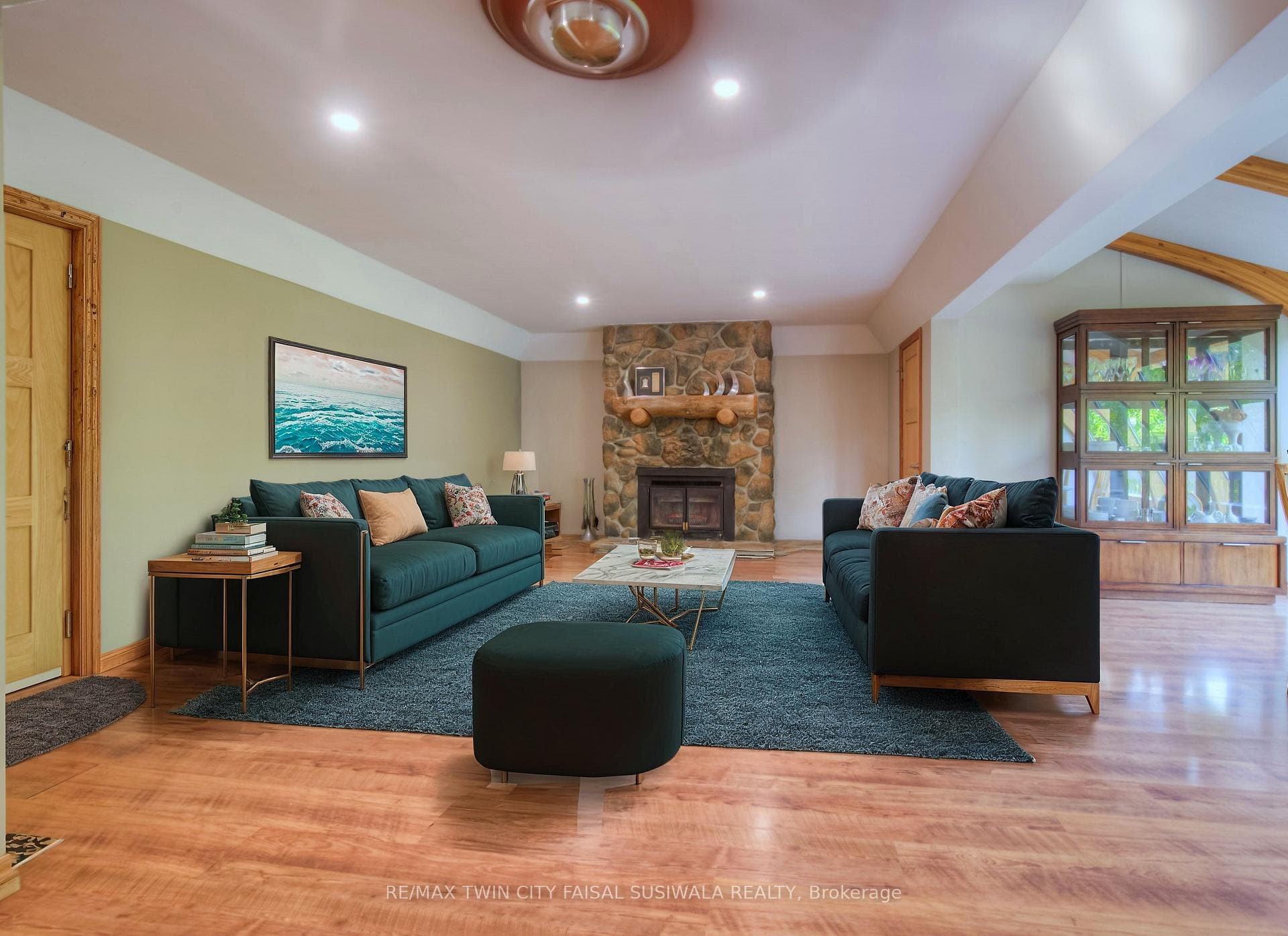 1031 West River Road photo 32