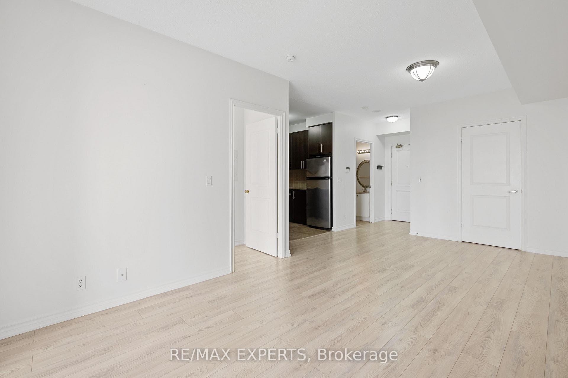 9235 Jane Street Unit 915 photo 15
