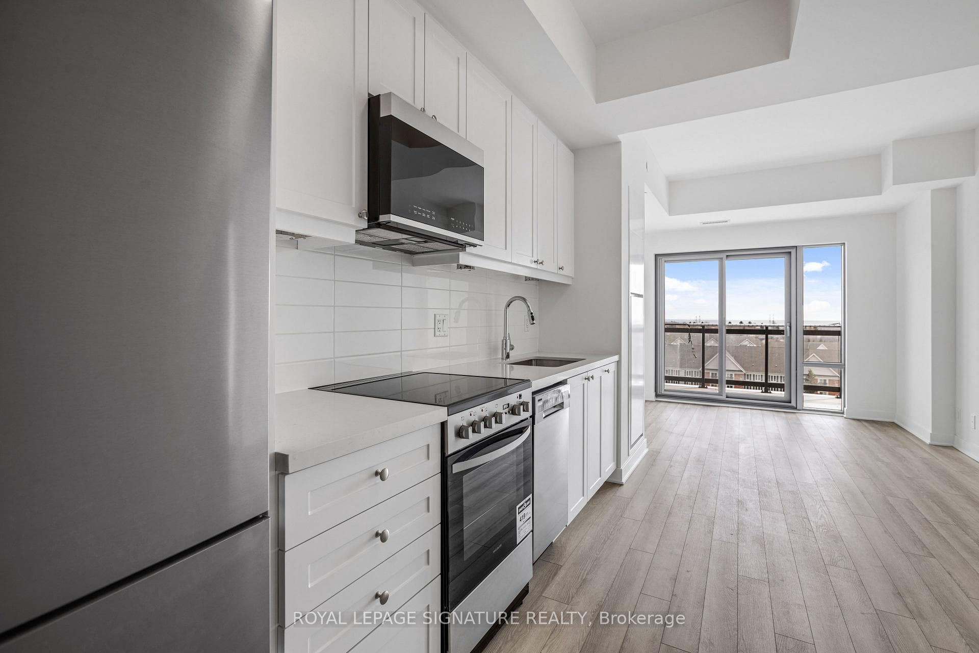 51 Clarington Boulevard Unit 703 photo 5