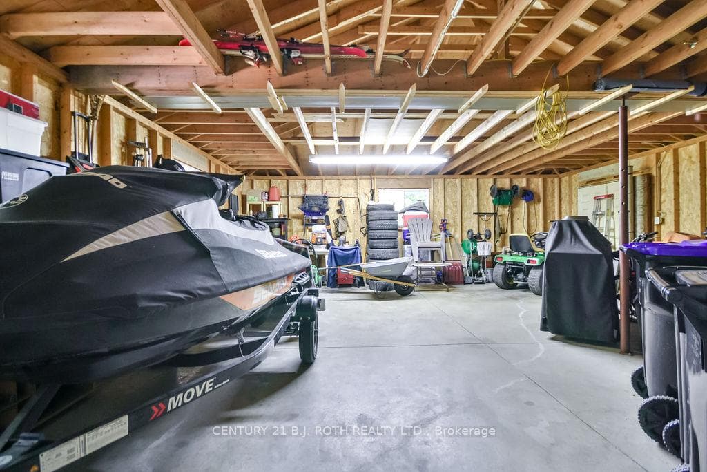 1059 Birchcliffe Crescent photo 41