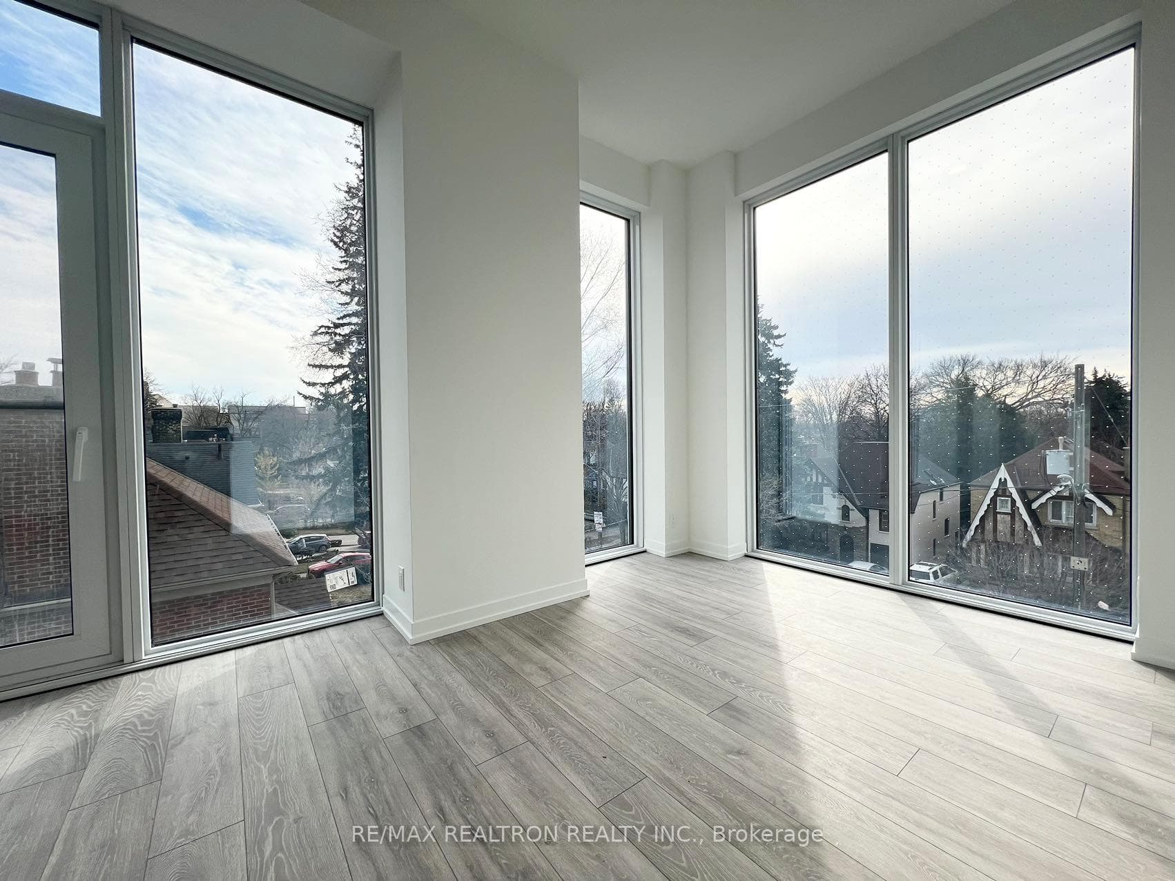 2020 Bathurst Street Unit 207 photo 12