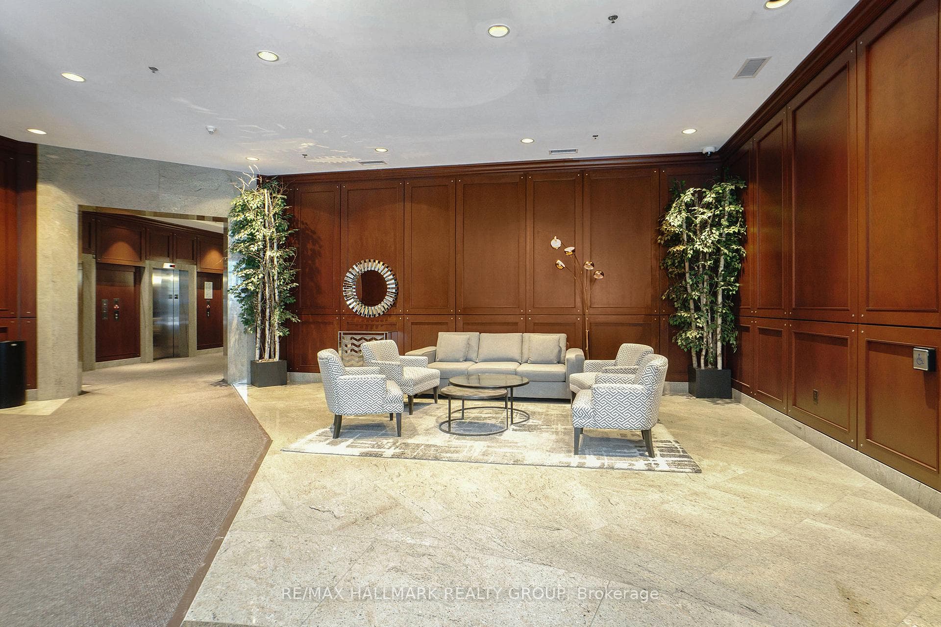 234 Rideau Street Unit 1701 photo 3