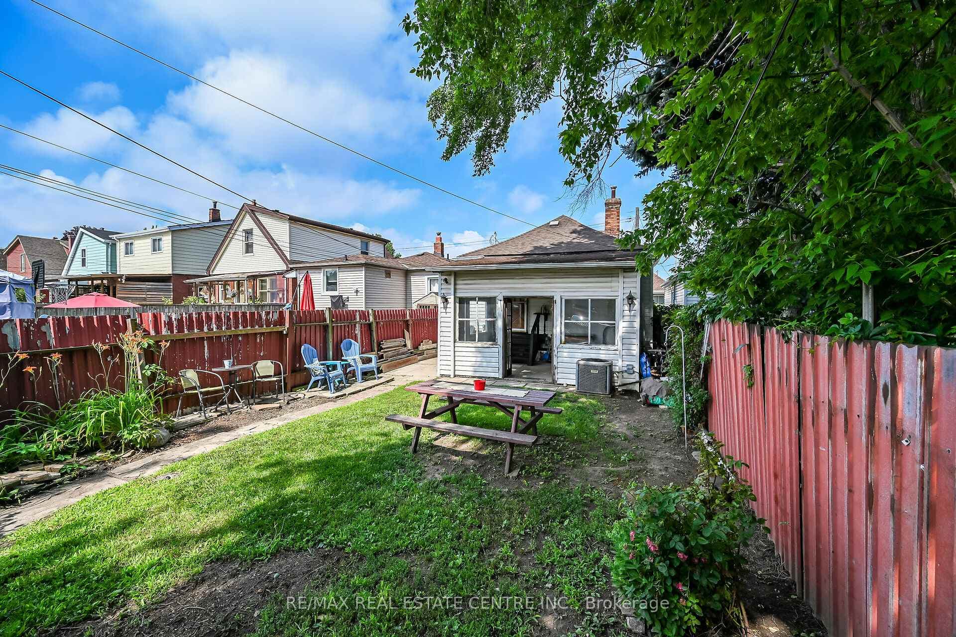 220 Paling Avenue photo 37