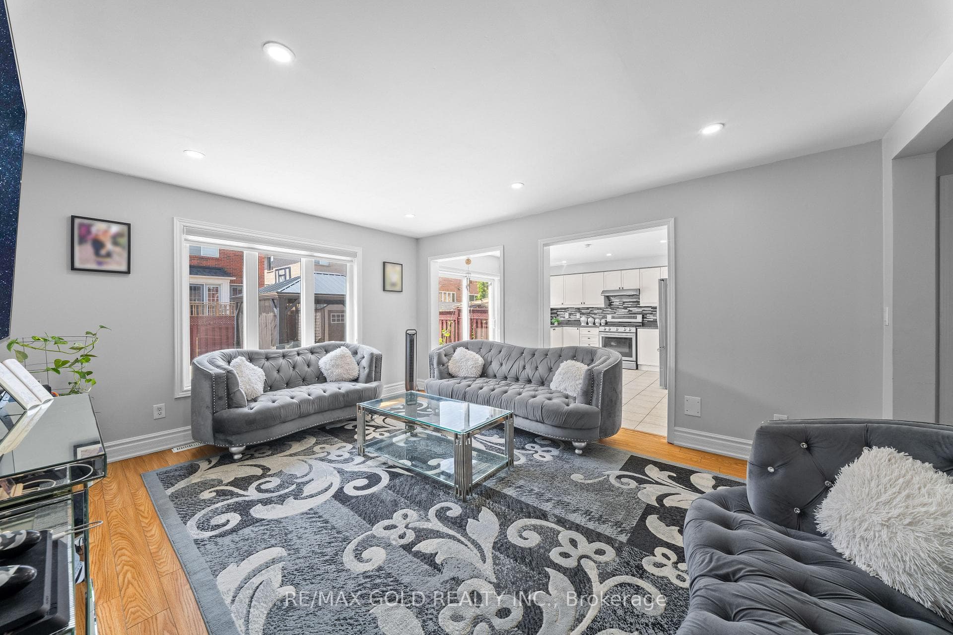 8 Bayridge Drive photo 6