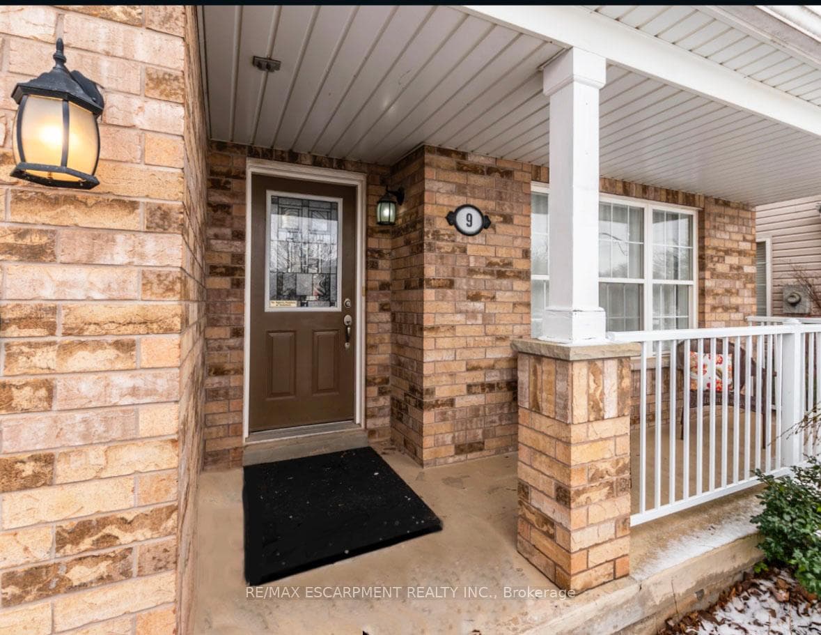 9 LOVELL Crescent photo 3