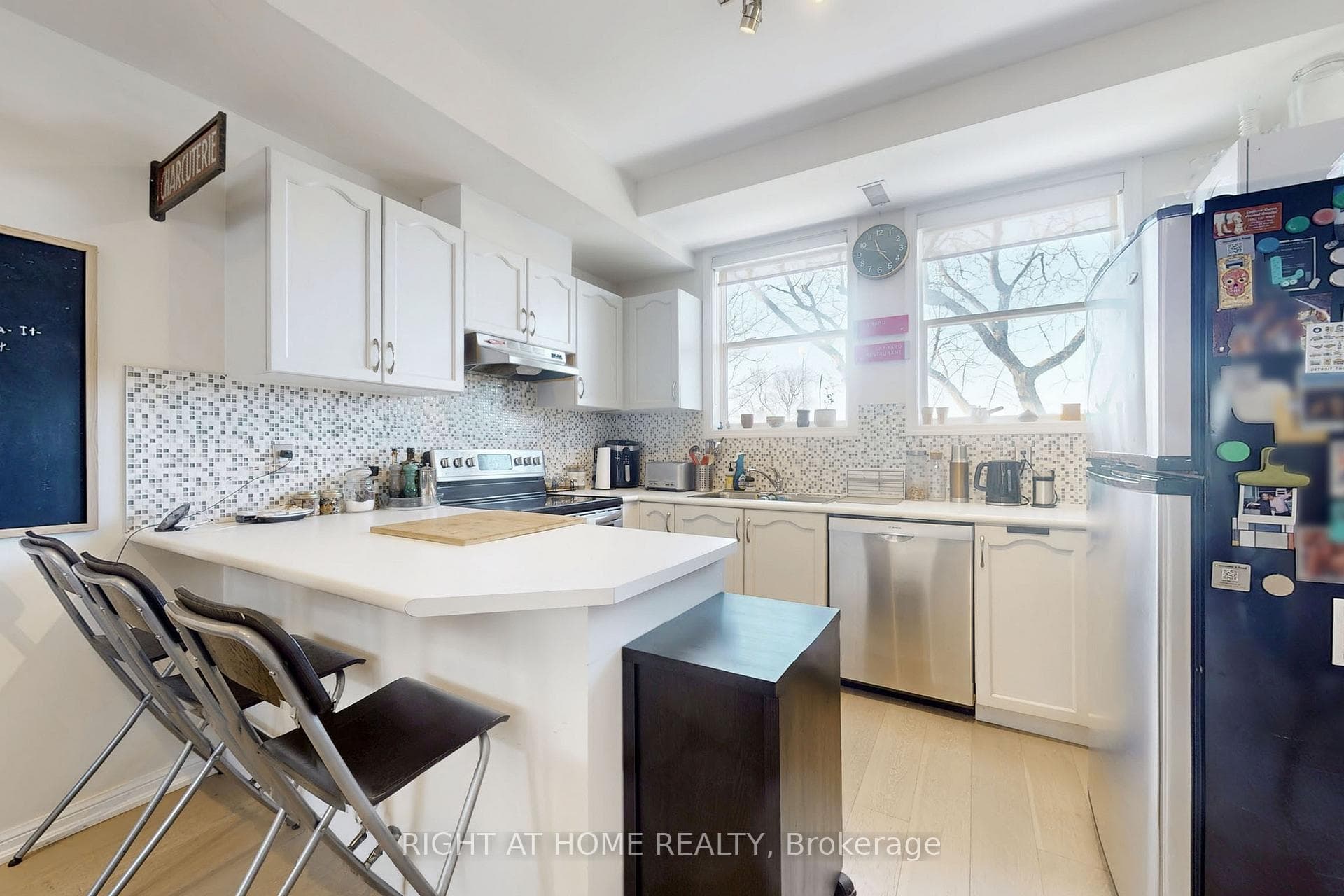 55 Halton Street Unit 213 photo 7