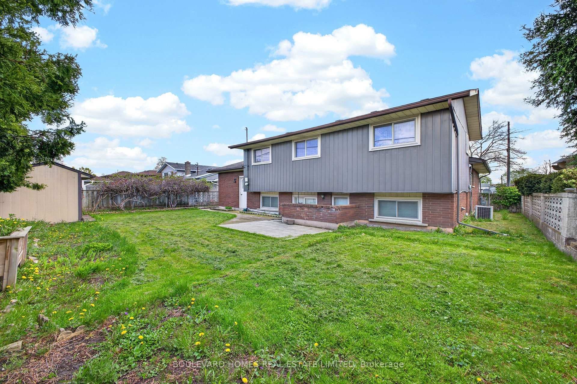 66 Watt Avenue photo 8