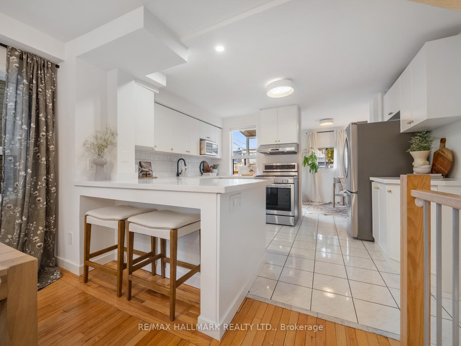 38 Larchmount Avenue photo 7