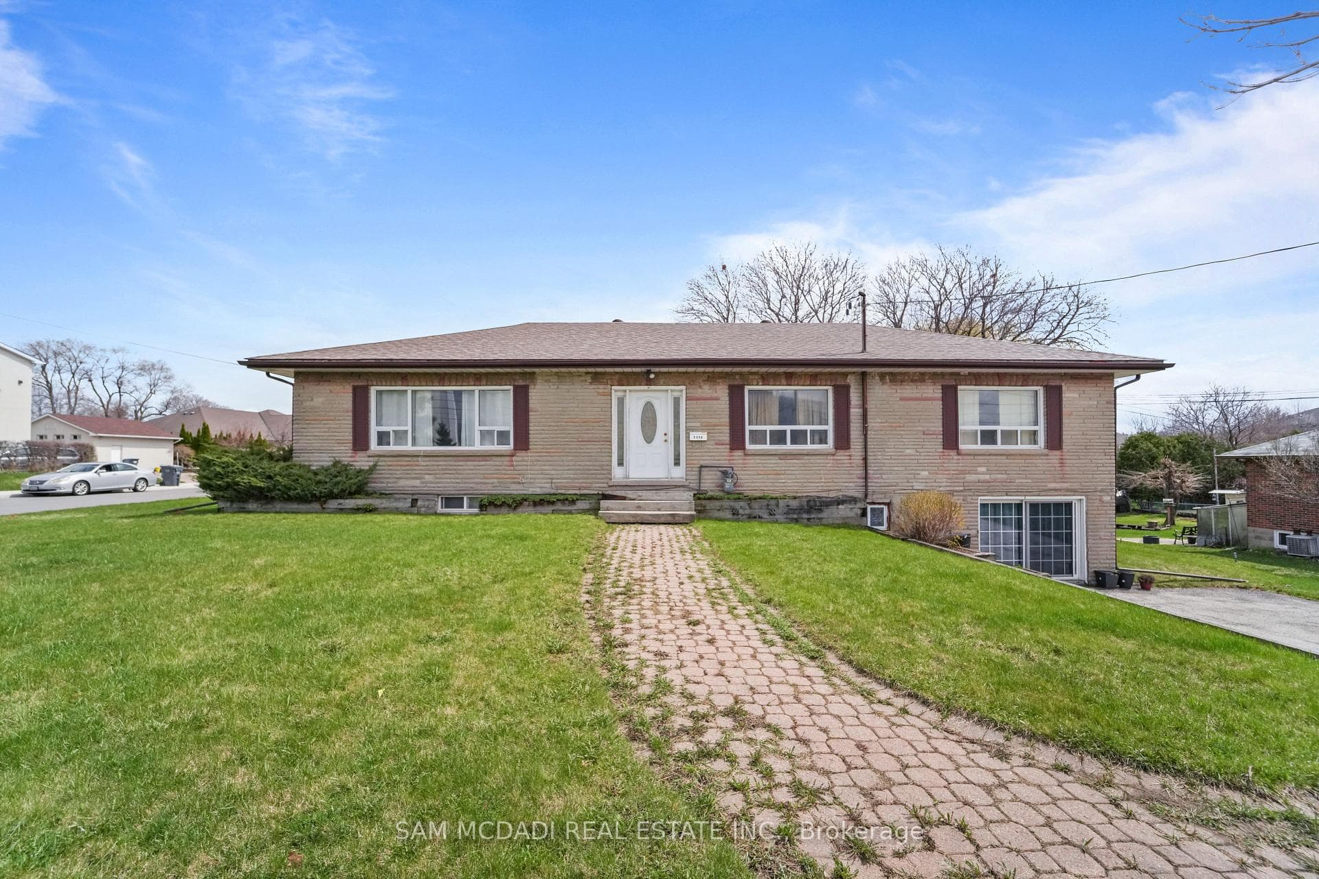2230 Britannia Road photo 1