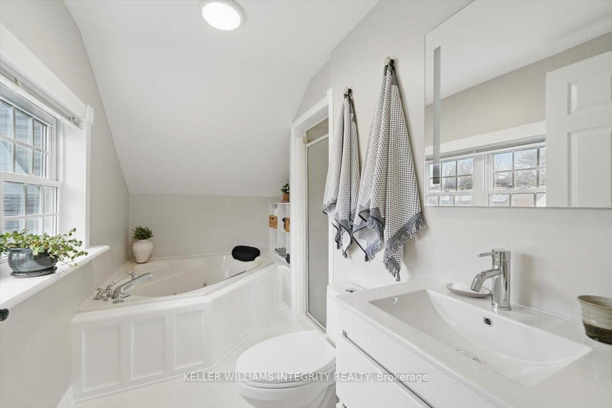 888 Maplewood Avenue photo 30