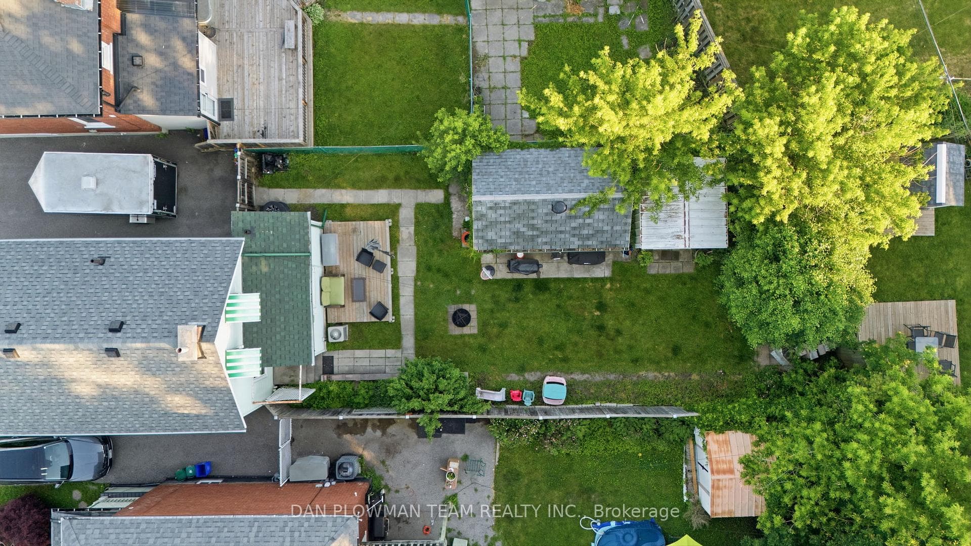 138 Tylor Crescent photo 32